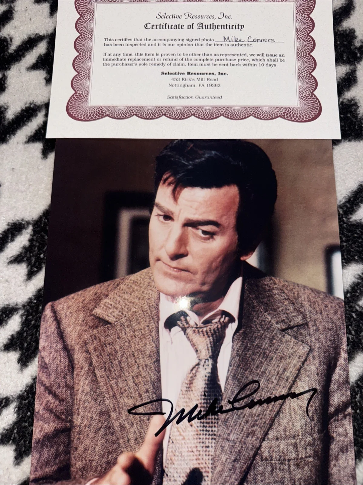Mike Connors — Authentic Signed Mike Connors 8x10 Photo, image 5