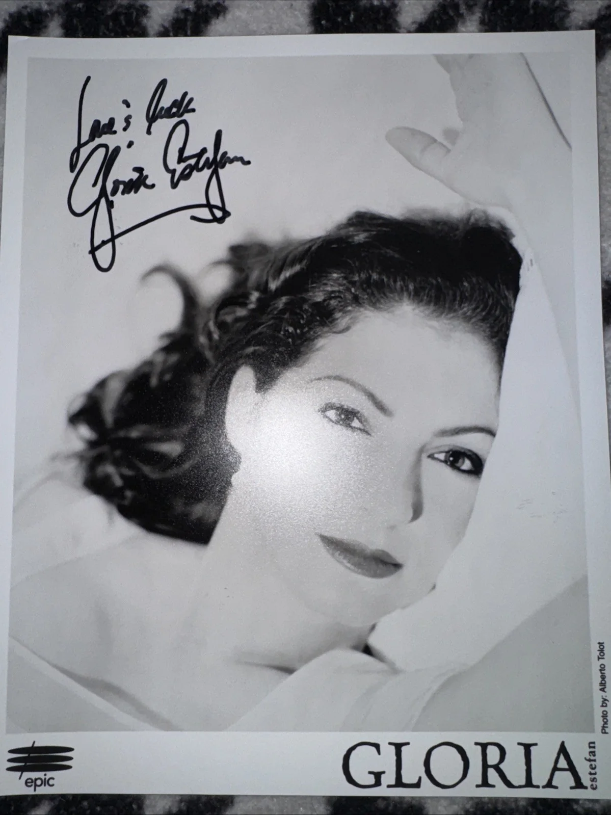 Signed Gloria Estefan 8x10 BW Photo, image 4