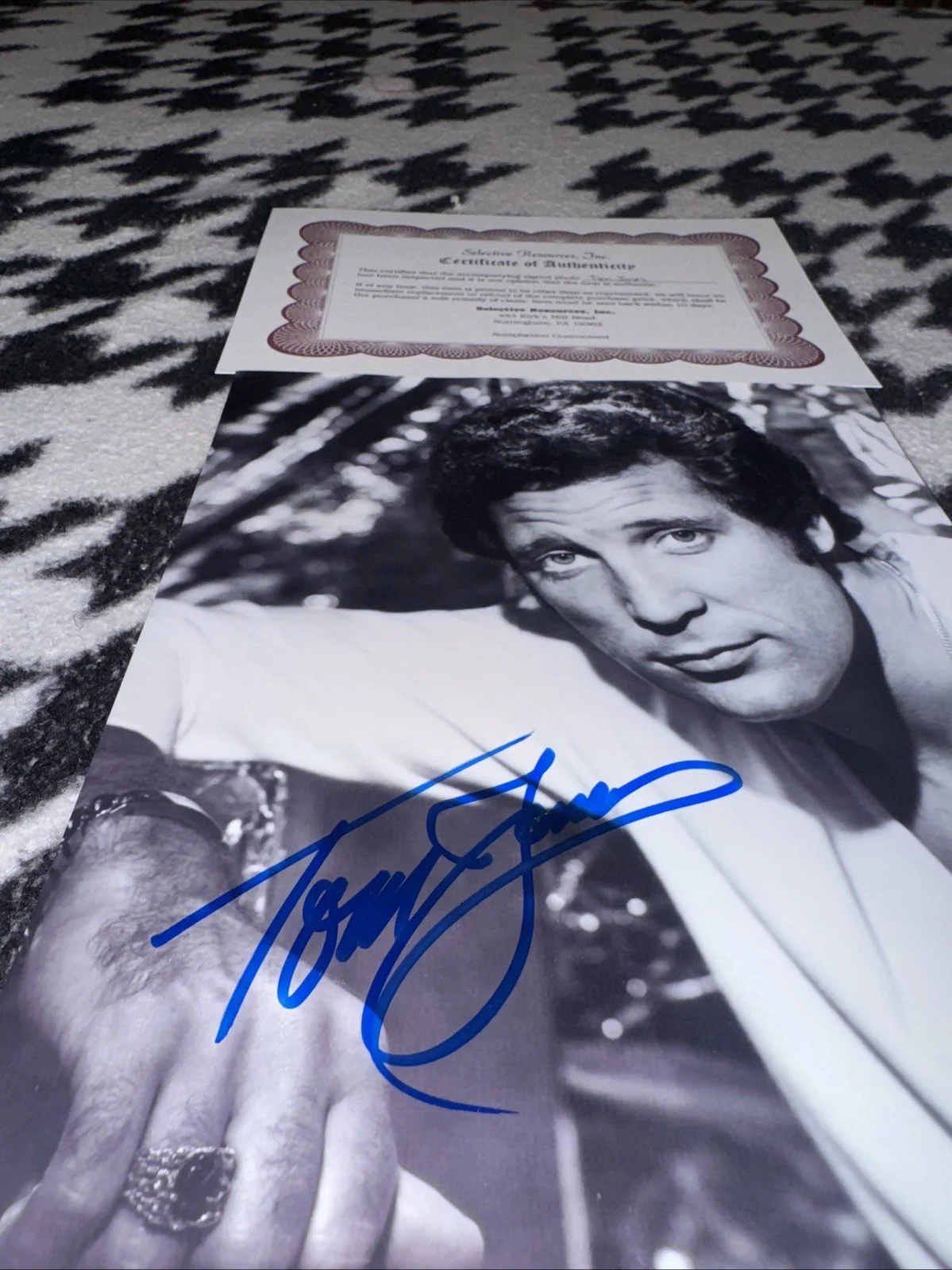 Authentic Signed Tom Jones 8x10 Photo, image 3