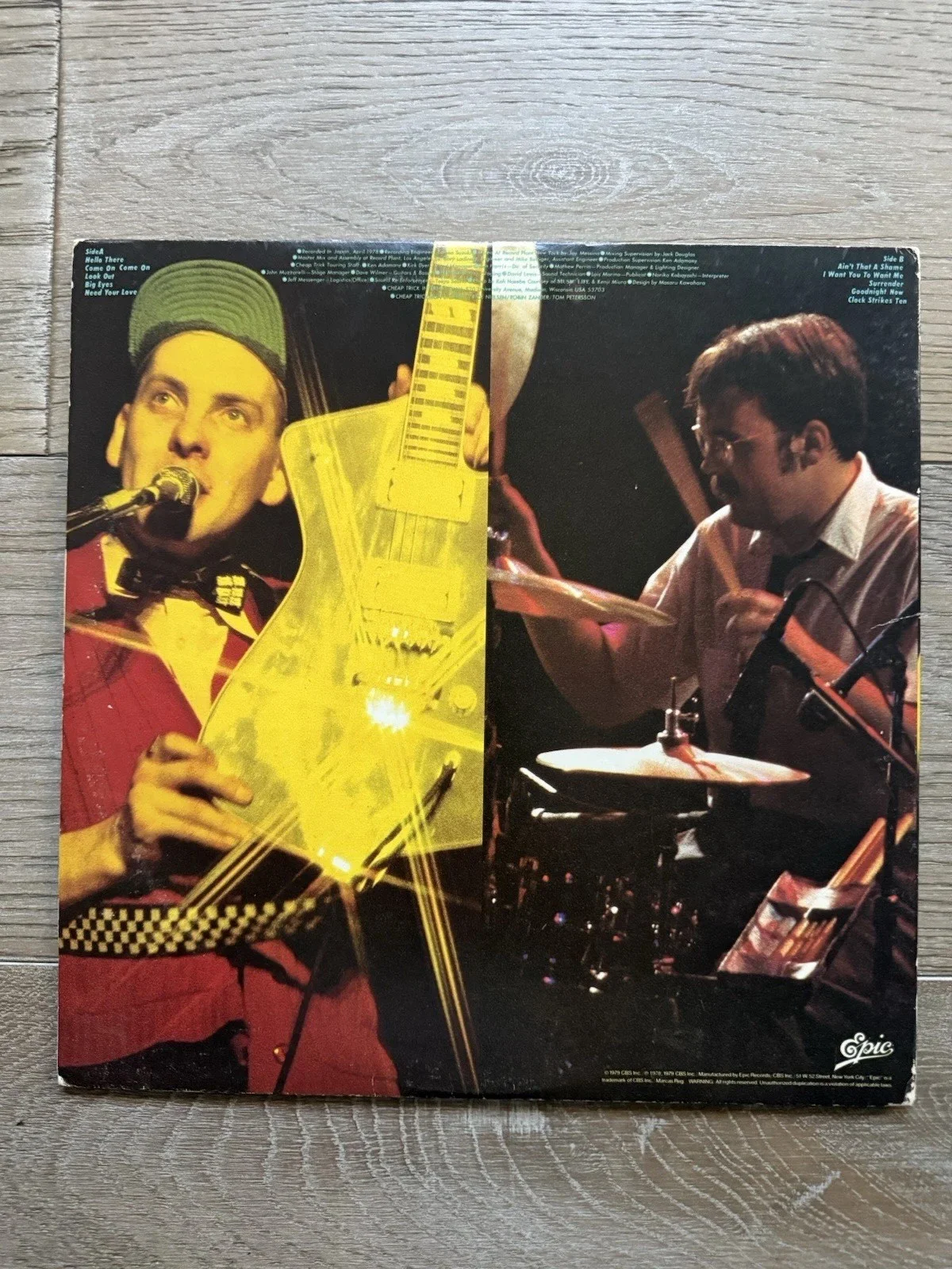 Cheap Trick At Budokan album autographed by Robin Zander, изображение 3