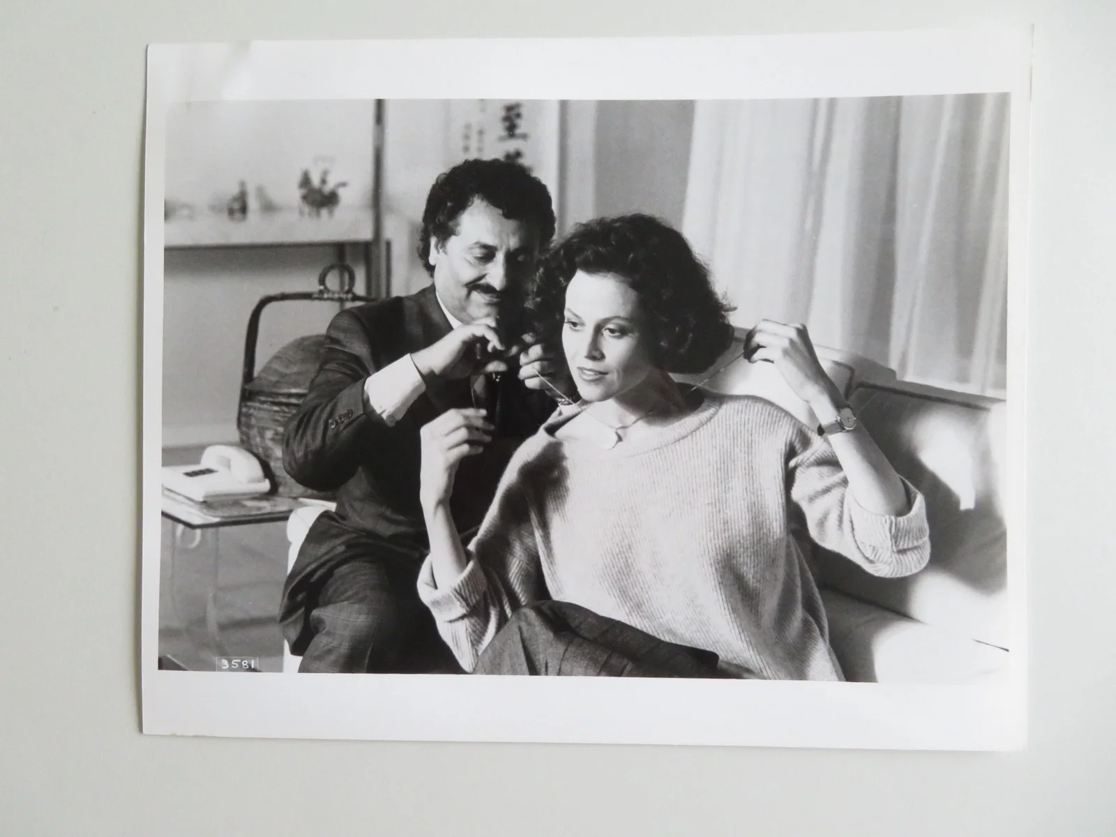 HALF MOON STREET - A MOVIE STILL PHOTO LOT OF 2 SIGOURNEY WEAVER M. CAINE 1986, изображение 3