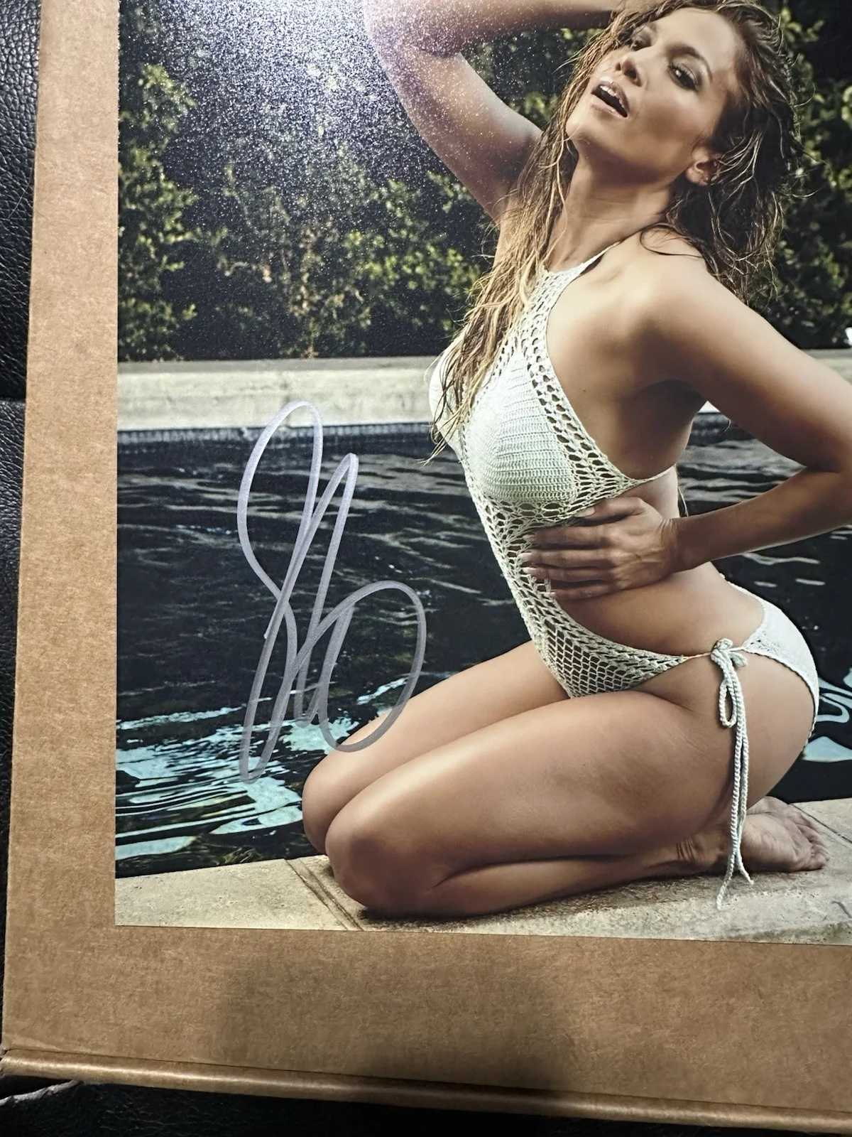 Jennifer Lopez autographed 8x10 photo with COA, image 2