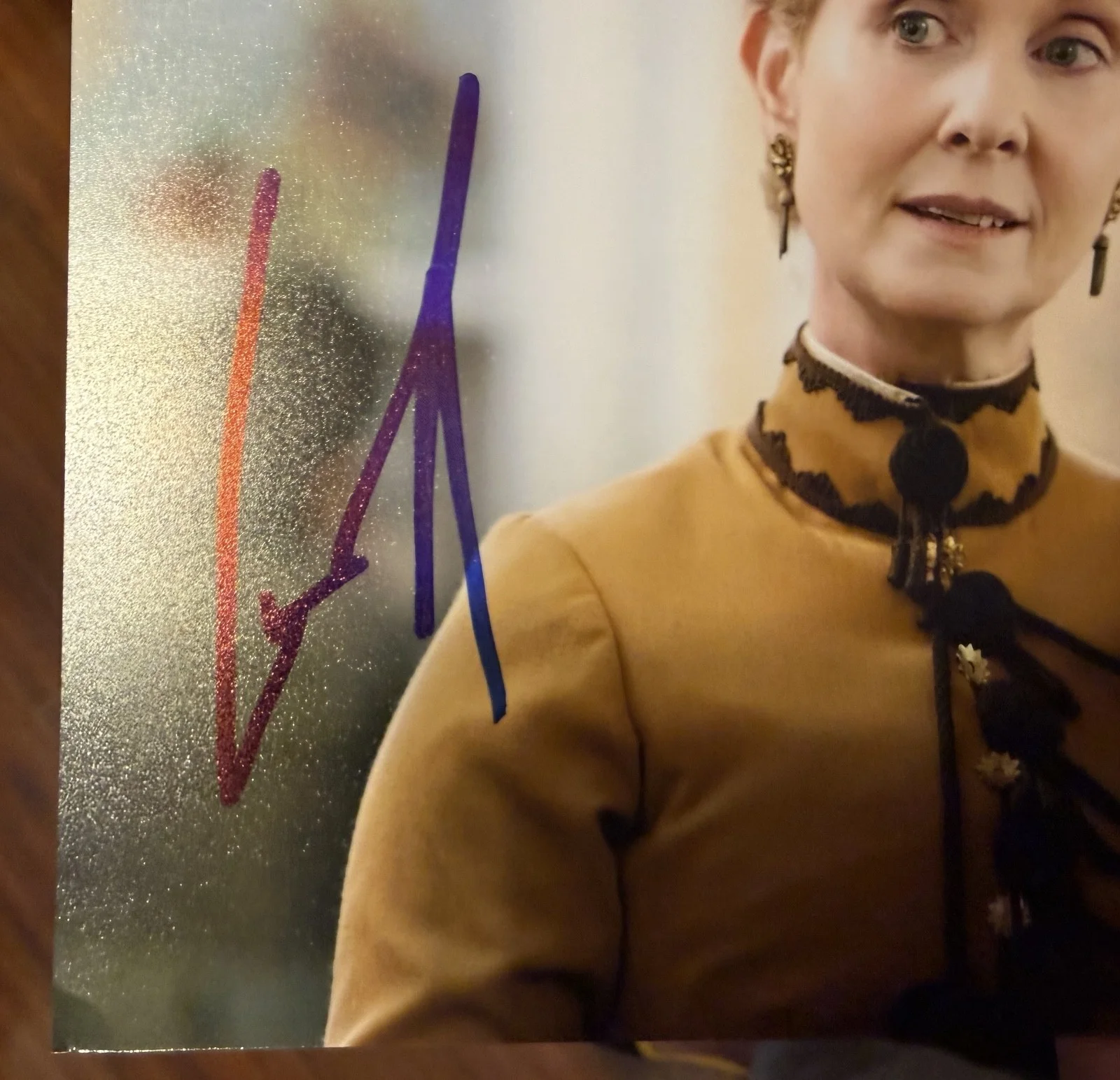 Cynthia Nixon — Cynthia Nixon signed The Gilded Age 8x10 photo, image 2