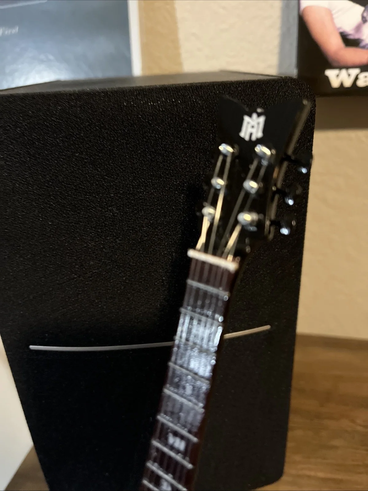 Ace Frehley The Spaceman Tribute Limited Edition 10” Mini Display Guitar New!, изображение 5
