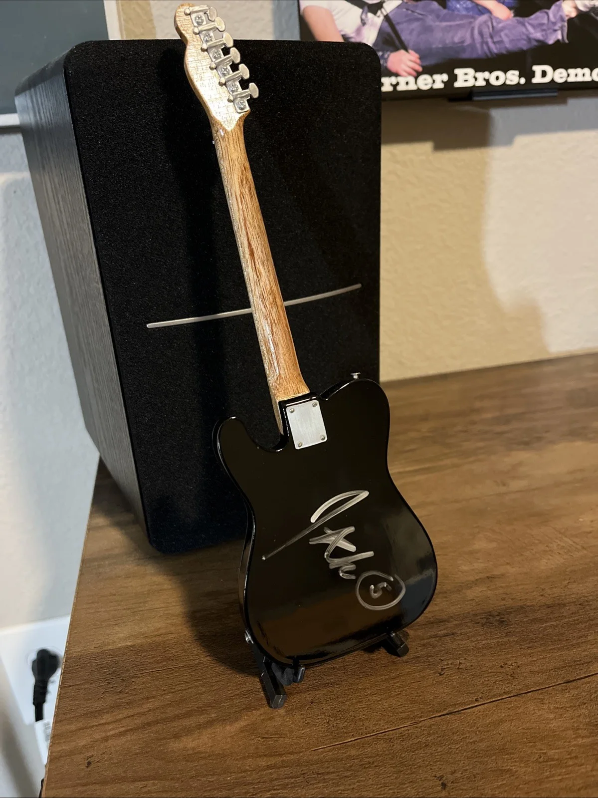 John 5 Of Motley Crue Autographed “The Sinner” Mini Axe 10” MINI Display Guitar, изображение 5