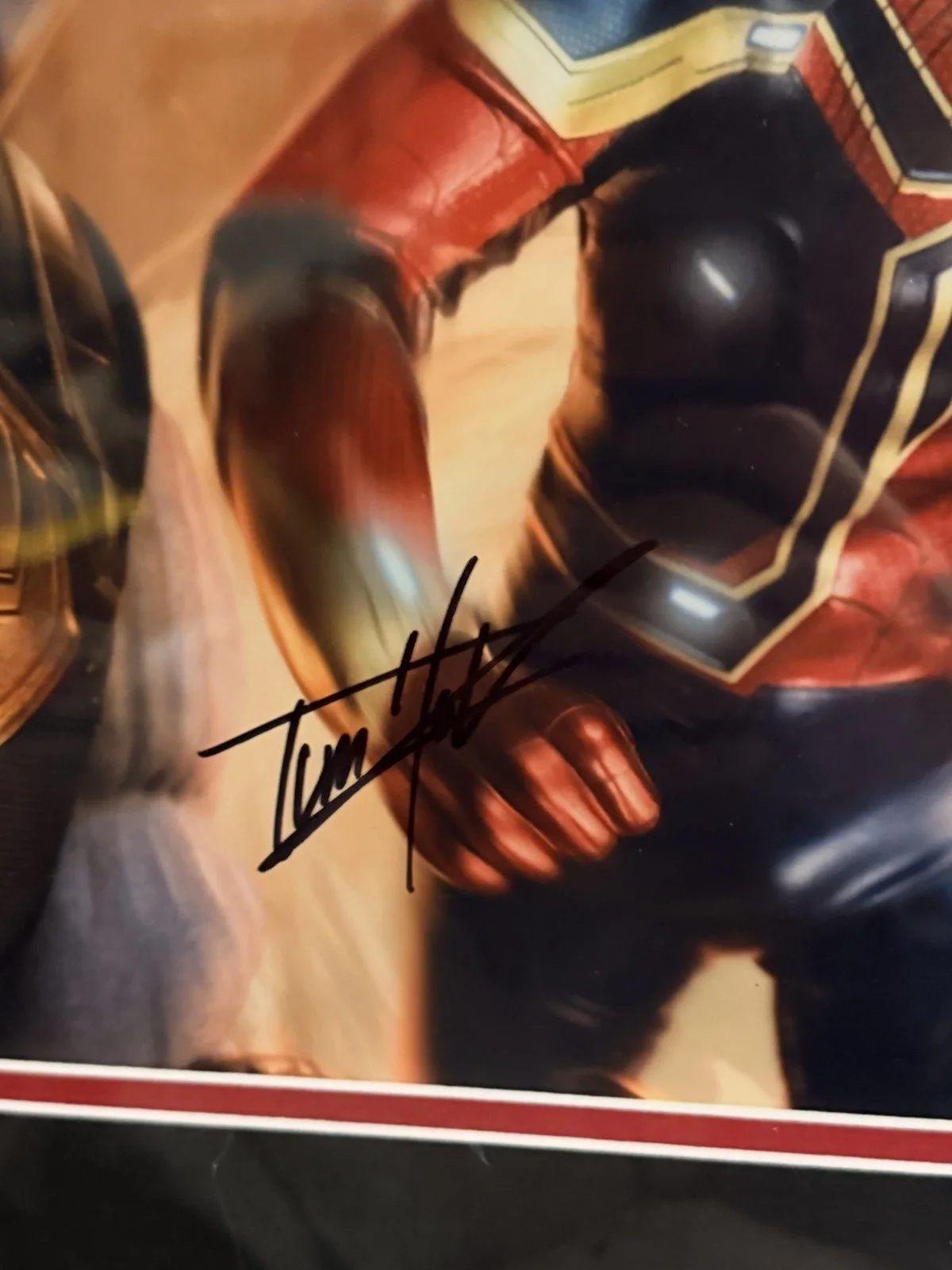 TOM HOLLAND — TOM HOLLAND JOSH BROLIN SIGNED 11X14 CUSTOM FRAMED AVENGERS PHOTO SPIDER-MAN PSA, изображение 2