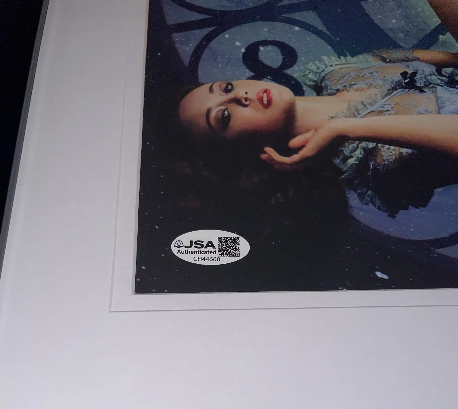 Laufey Signed A Matter of Time Framed Vinyl Lover Girl Autograph JSA COA, изображение 3