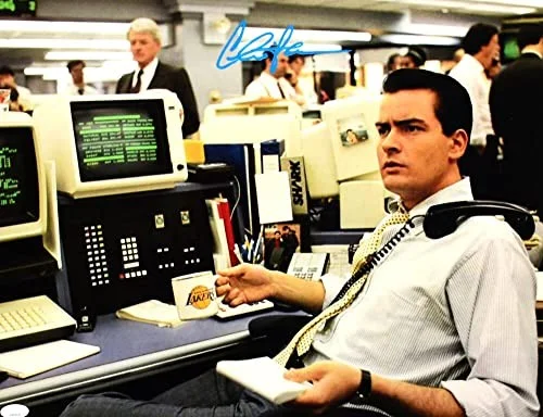 Charlie Sheen — Charlie Sheen Autographed Wall Street 16x20 Desk Photo- JSA W *Blue, изображение 3