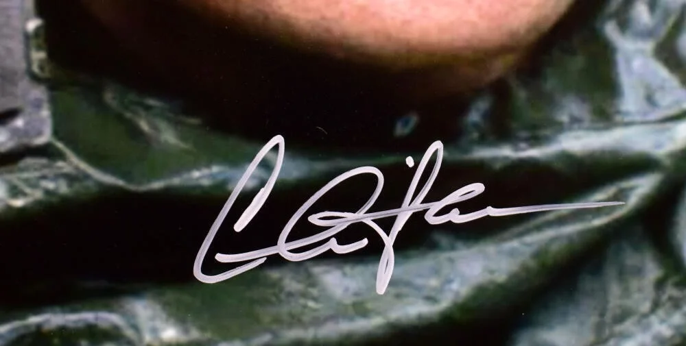 Charlie Sheen — Charlie Sheen Autographed Platoon 16x20 Close UP Photo- JSA W *White, image 2