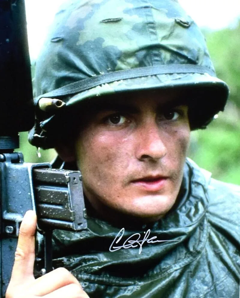Charlie Sheen — Charlie Sheen Autographed Platoon 16x20 Close UP Photo- JSA W *White, image 3
