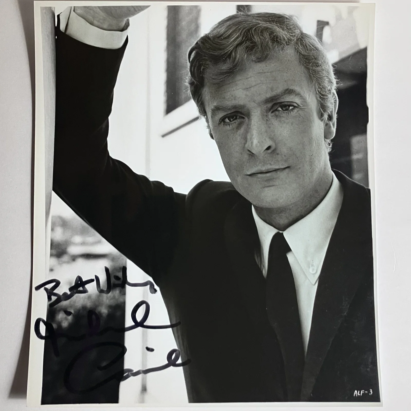 Michael Caine — MICHAEL CAINE Signed Photo / BATMAN BEGINS, Alfie, AUSTIN POWERS, Interstellar