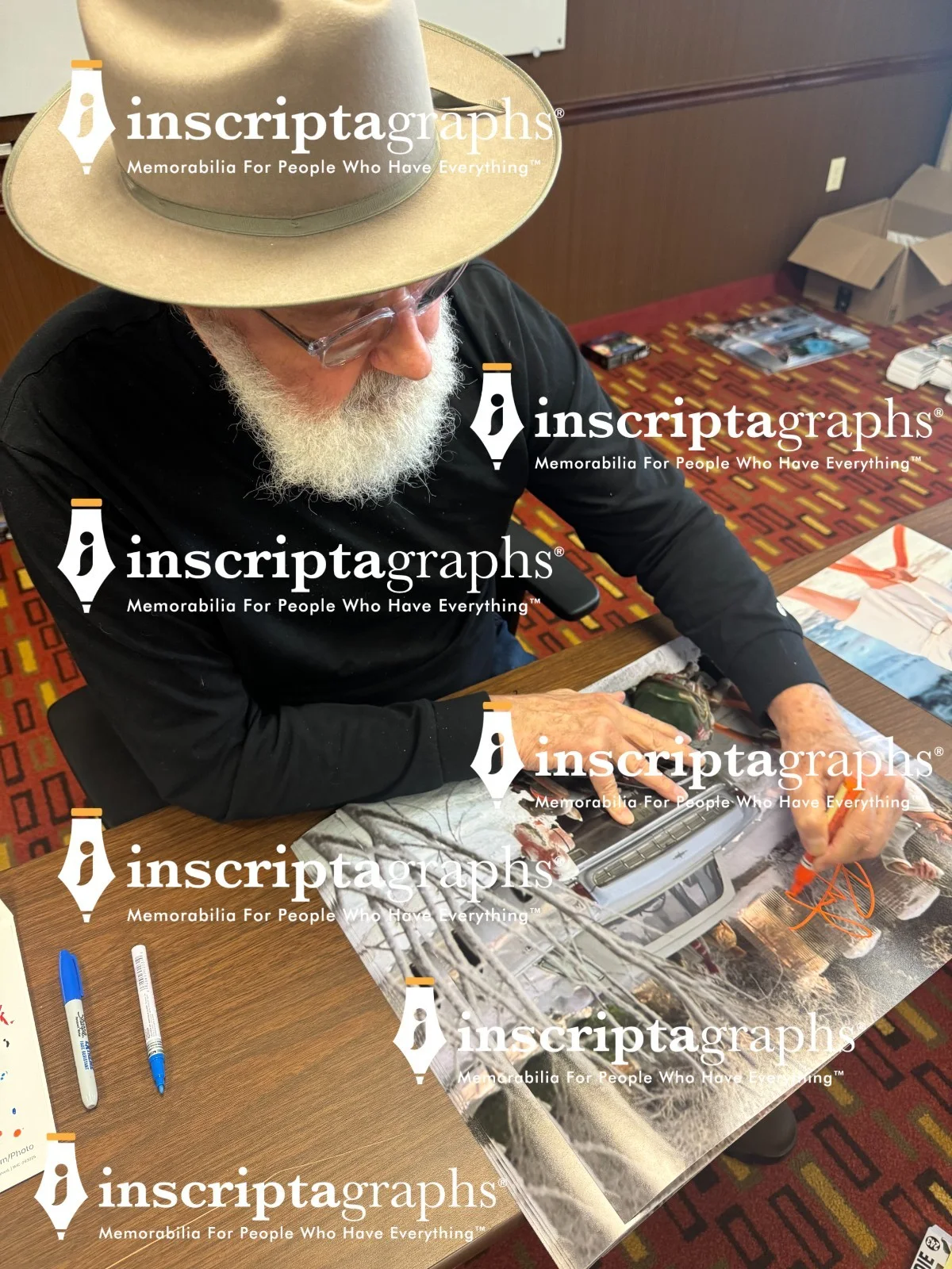 Randy Quaid — Randy Quaid Autographed Christmas Vacation Shitter's Full 16x20 Photo Framed JSA, image 2