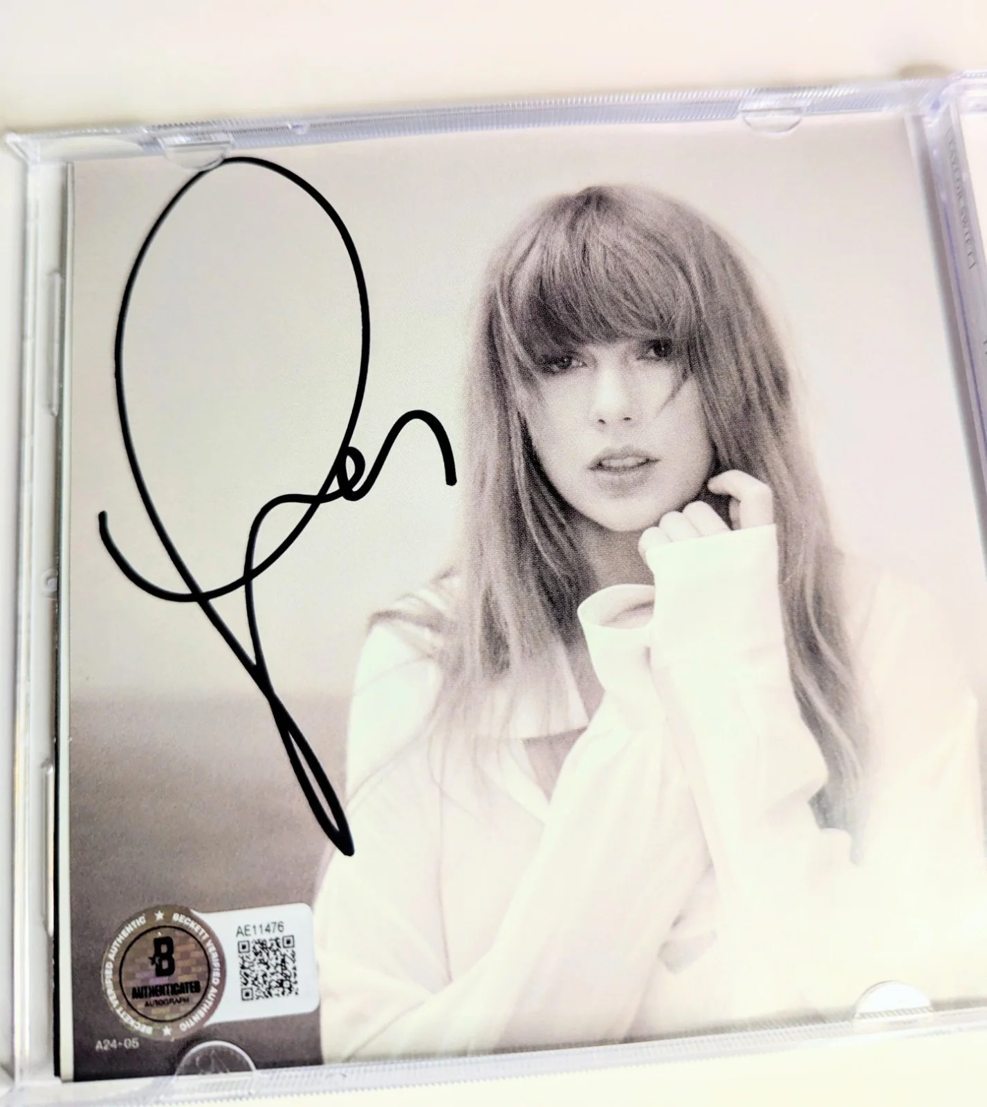 Taylor Swift The Tortured Poets Department Signed Autographed CD COA Beckett, изображение 2