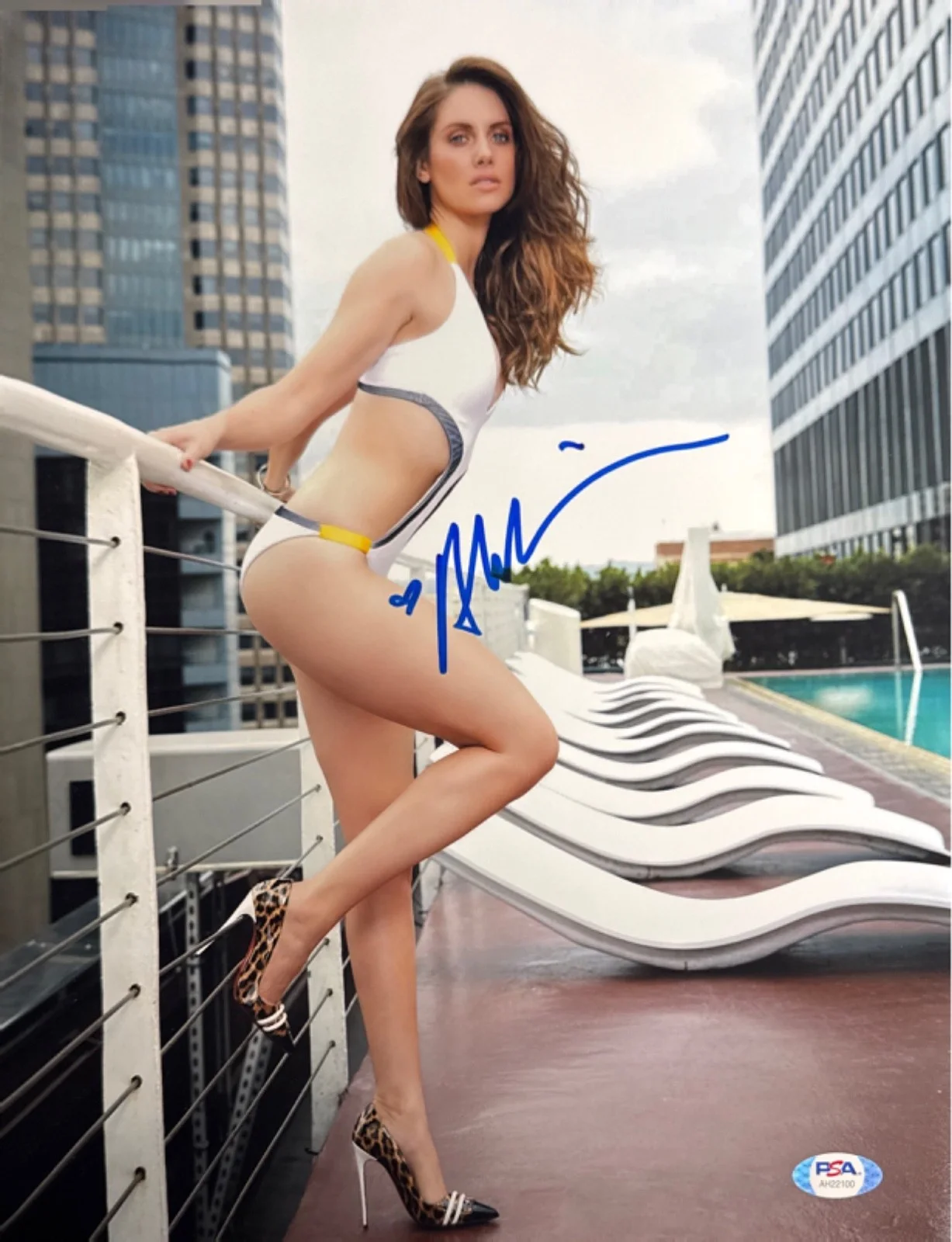 Alison Brie — Alison Brie Signed 11x14 Sexy Photo PSA AH22100