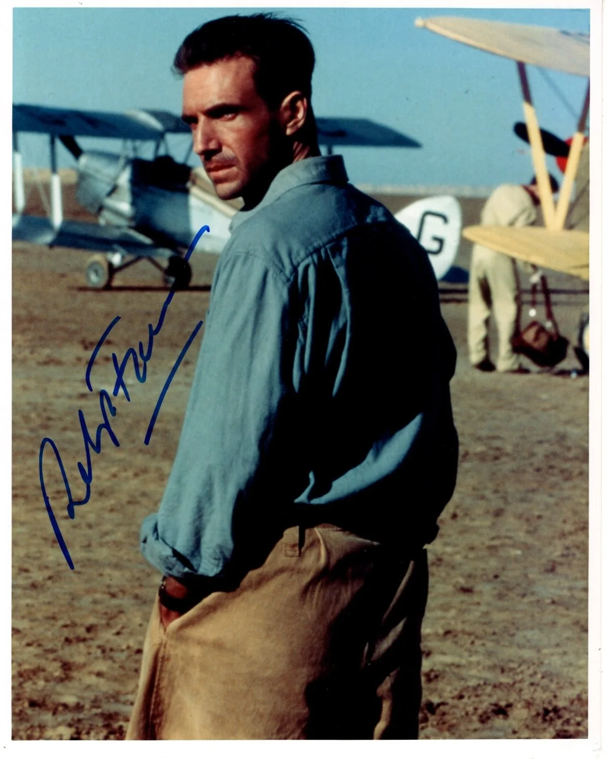 Ralph Fiennes — RALPH FIENNES Signed 8x10 THE ENGLISH PATIENT COUNT LASZLO DE ALMASY Photo