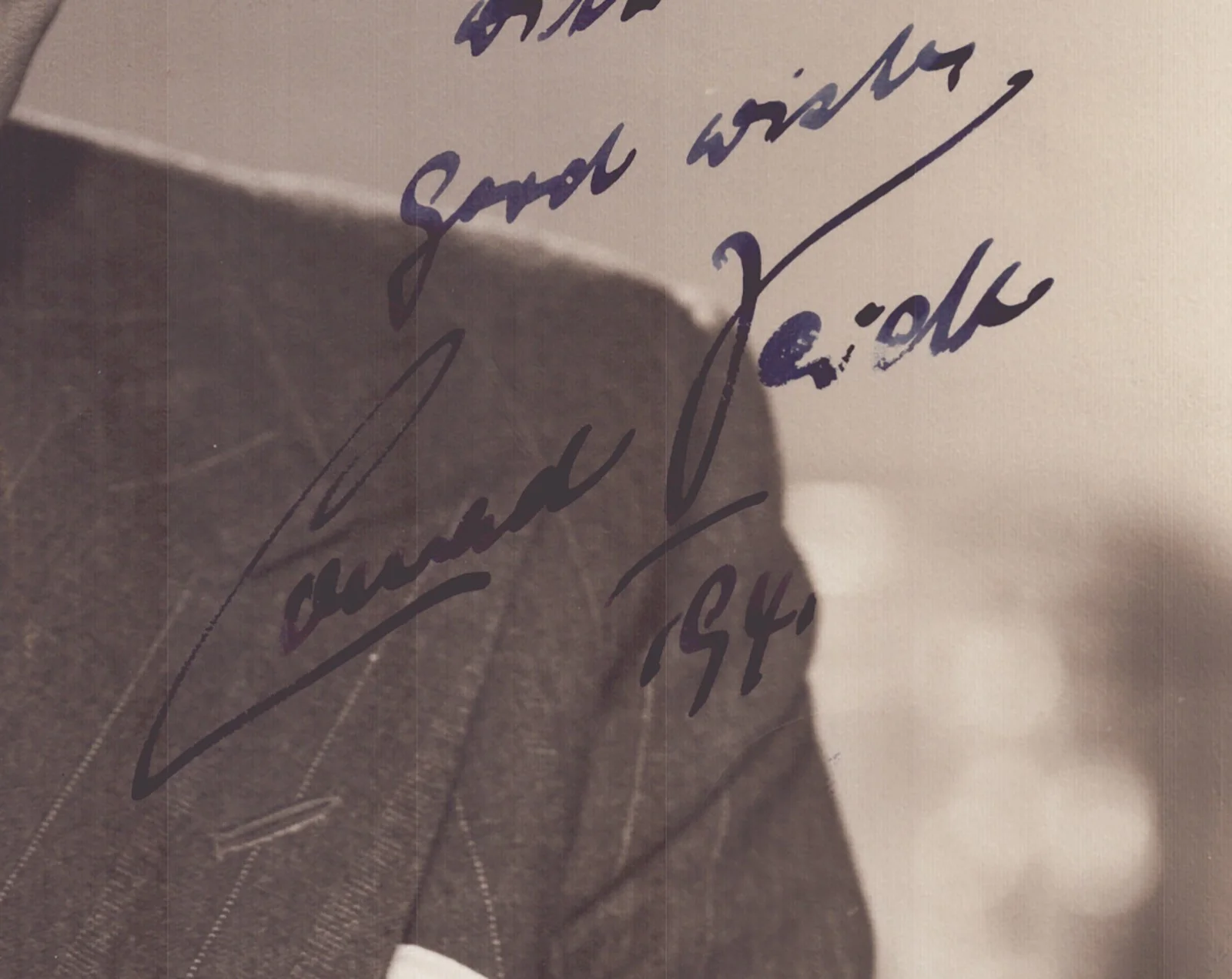 Conrad Veidt — CONRAD VEIDT - AUTOGRAPHED INSCRIBED PHOTOGRAPH 1941, image 2