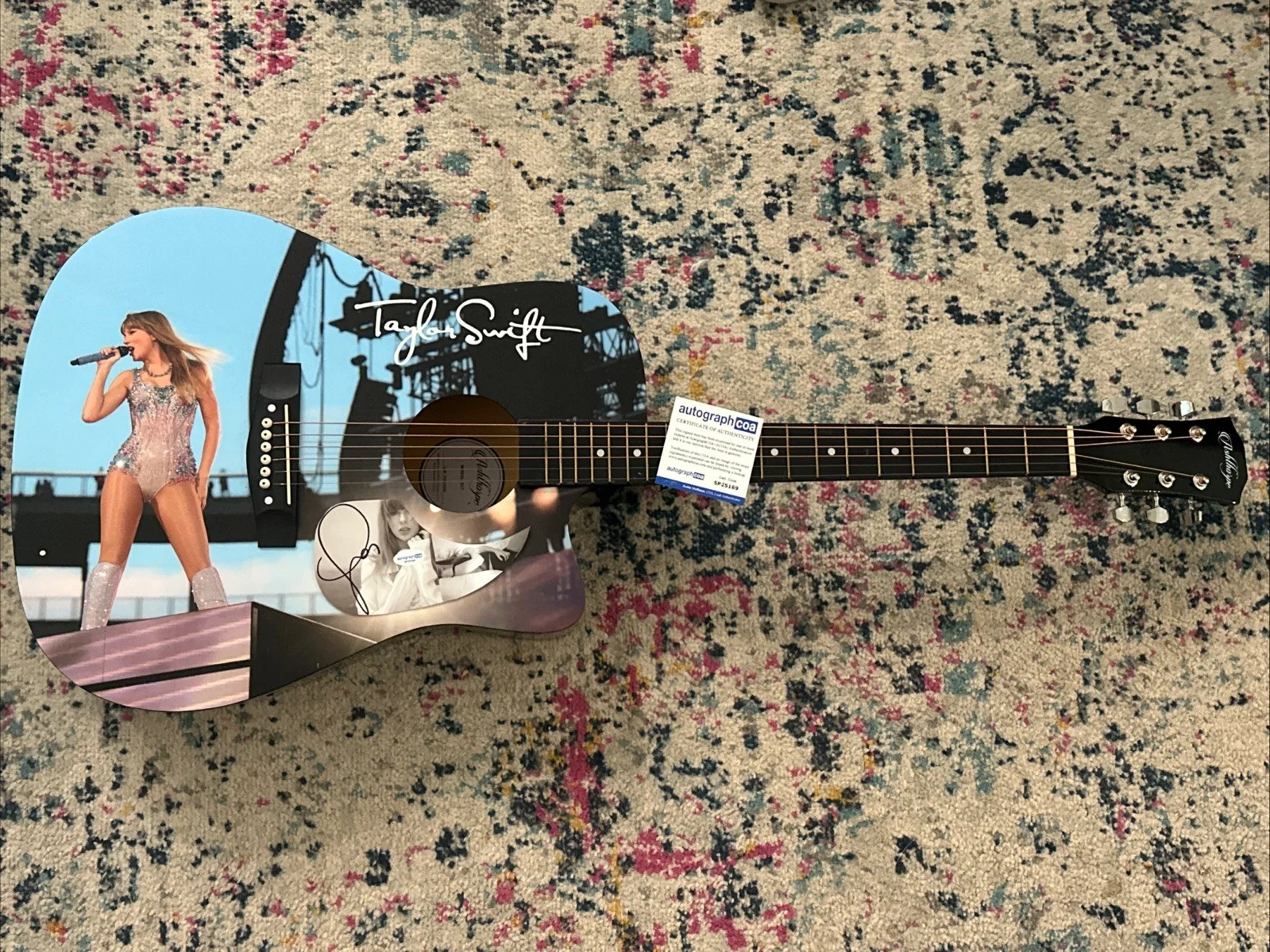 🚨Rare TAYLOR SWIFT Signed CUSTOM FULL SIZE Acoustic Guitar Country ACOA 🚨🎸, изображение 4