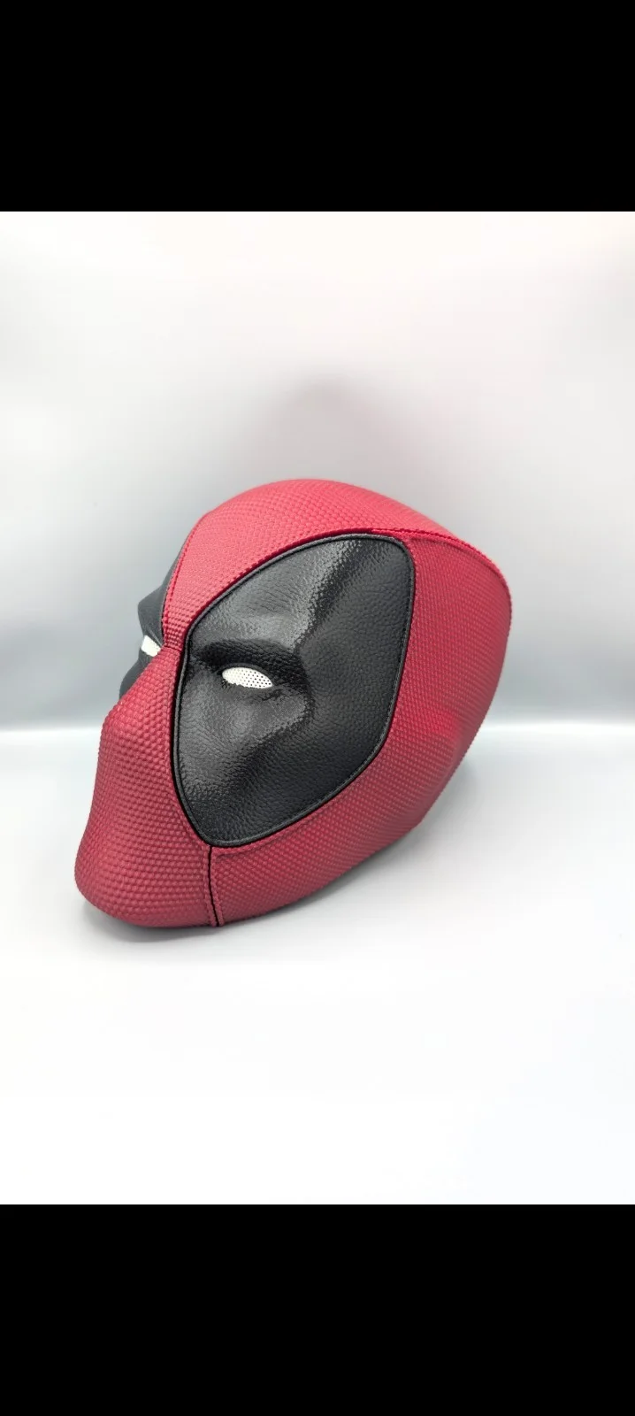 3D Printed Comic Style Deadpool Helmet, изображение 2