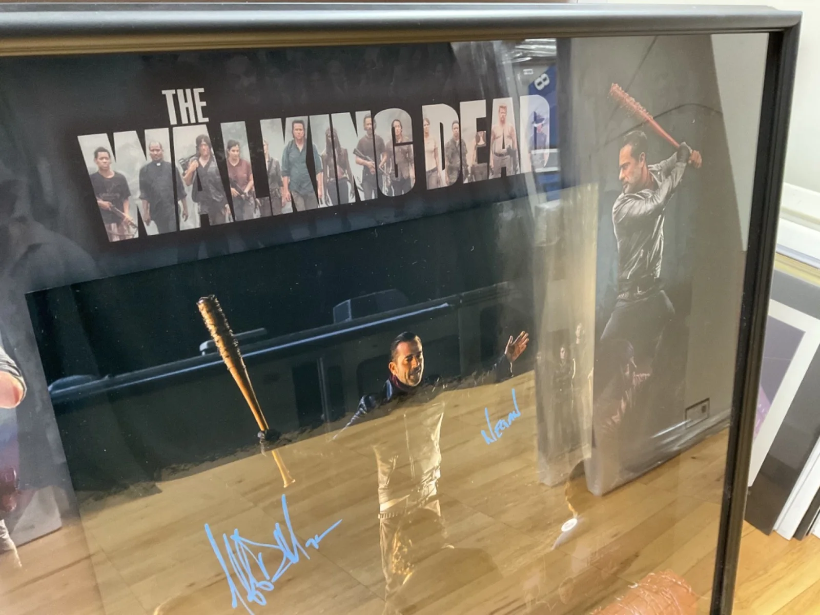 Jeffery Dean Morgan — The Walking Dead Jeffery Dean Morgan “Negan” Signed Portrait w/ Replica Lucille, изображение 4