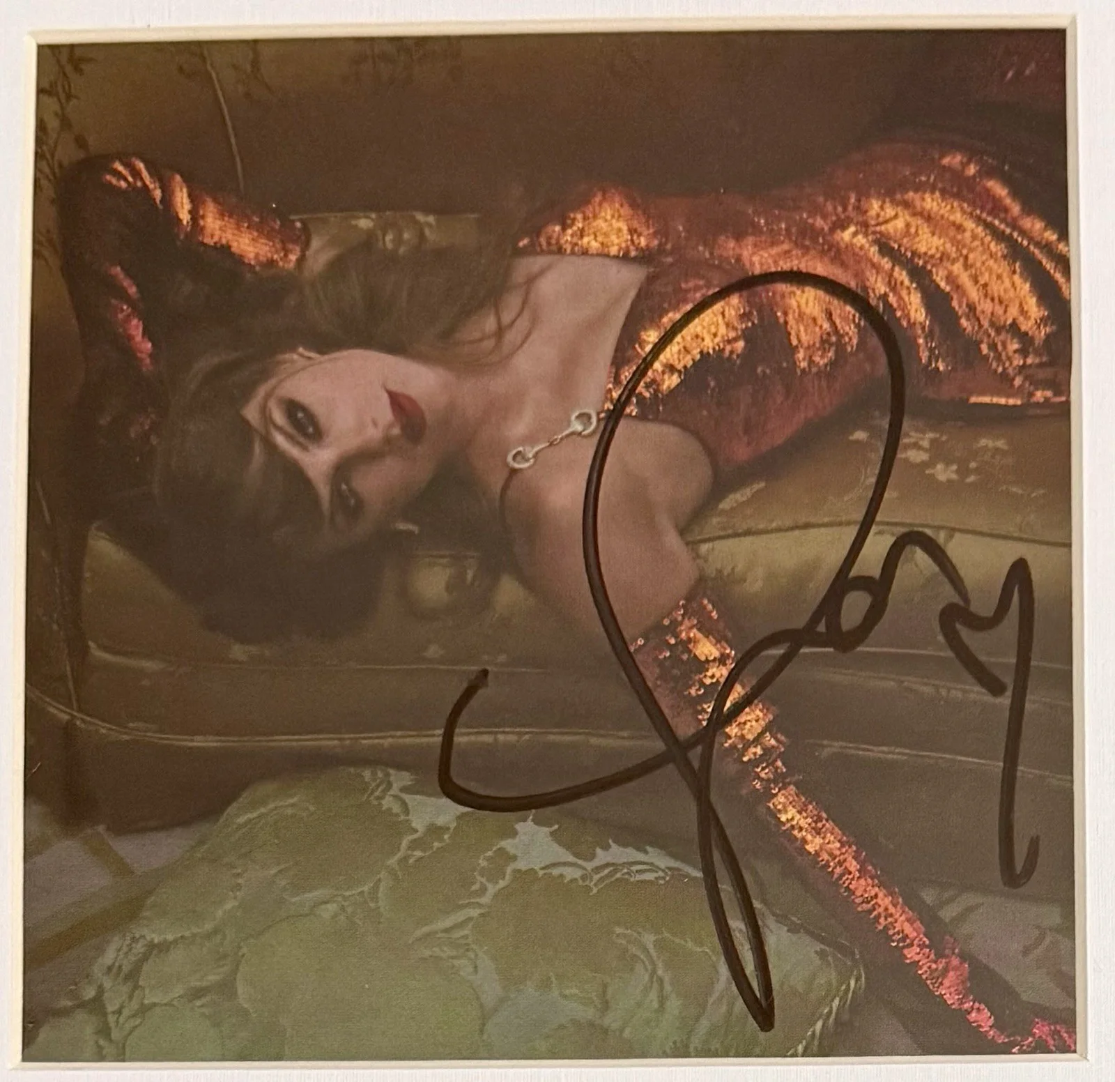 Taylor Swift Life Of A Showgirl Framed Signed Autographed CD Photo 2 (F), изображение 2