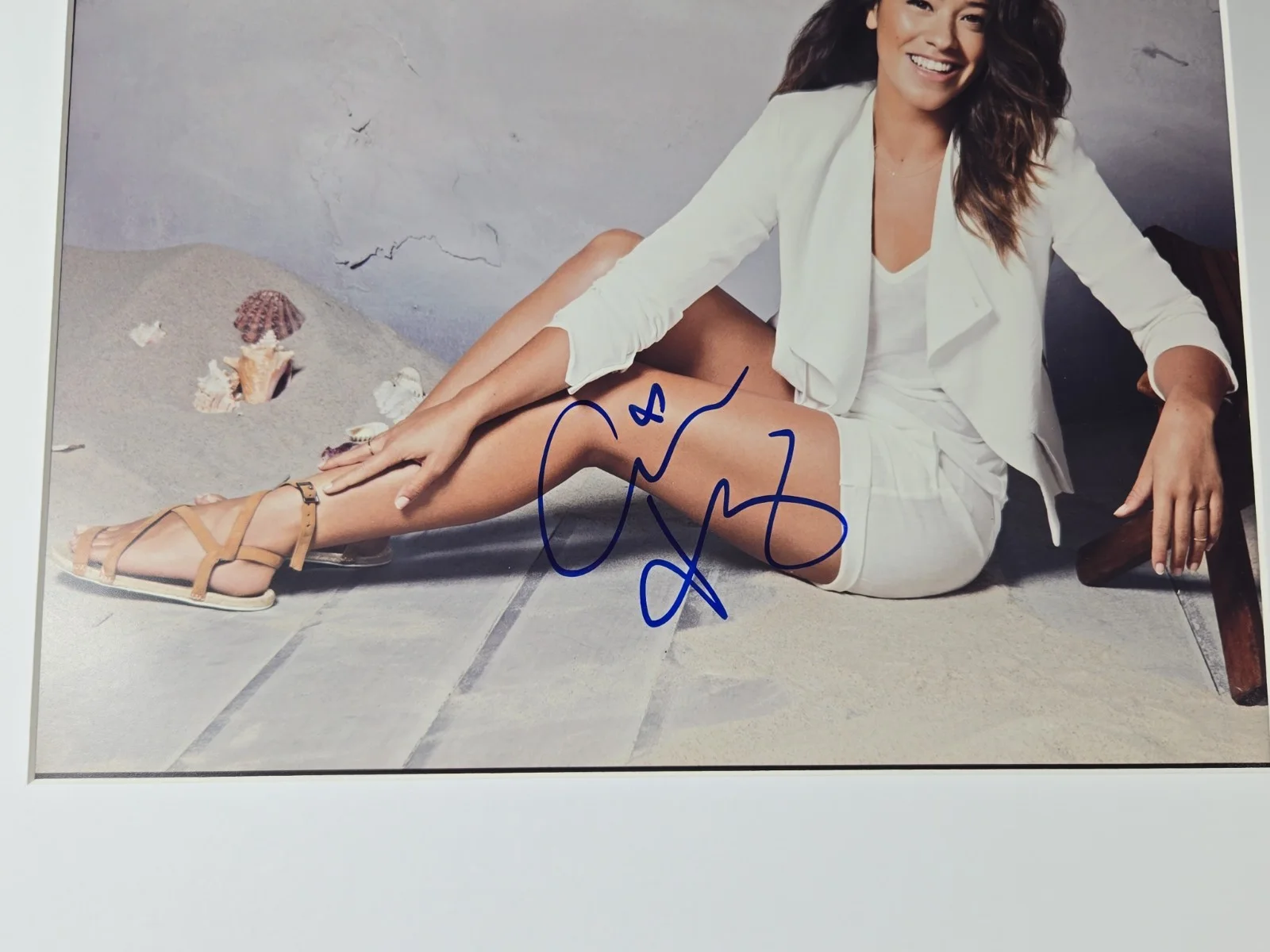 Gina Rodriguez Signed Photo Framed 16x20 Jane the Virgin, изображение 2