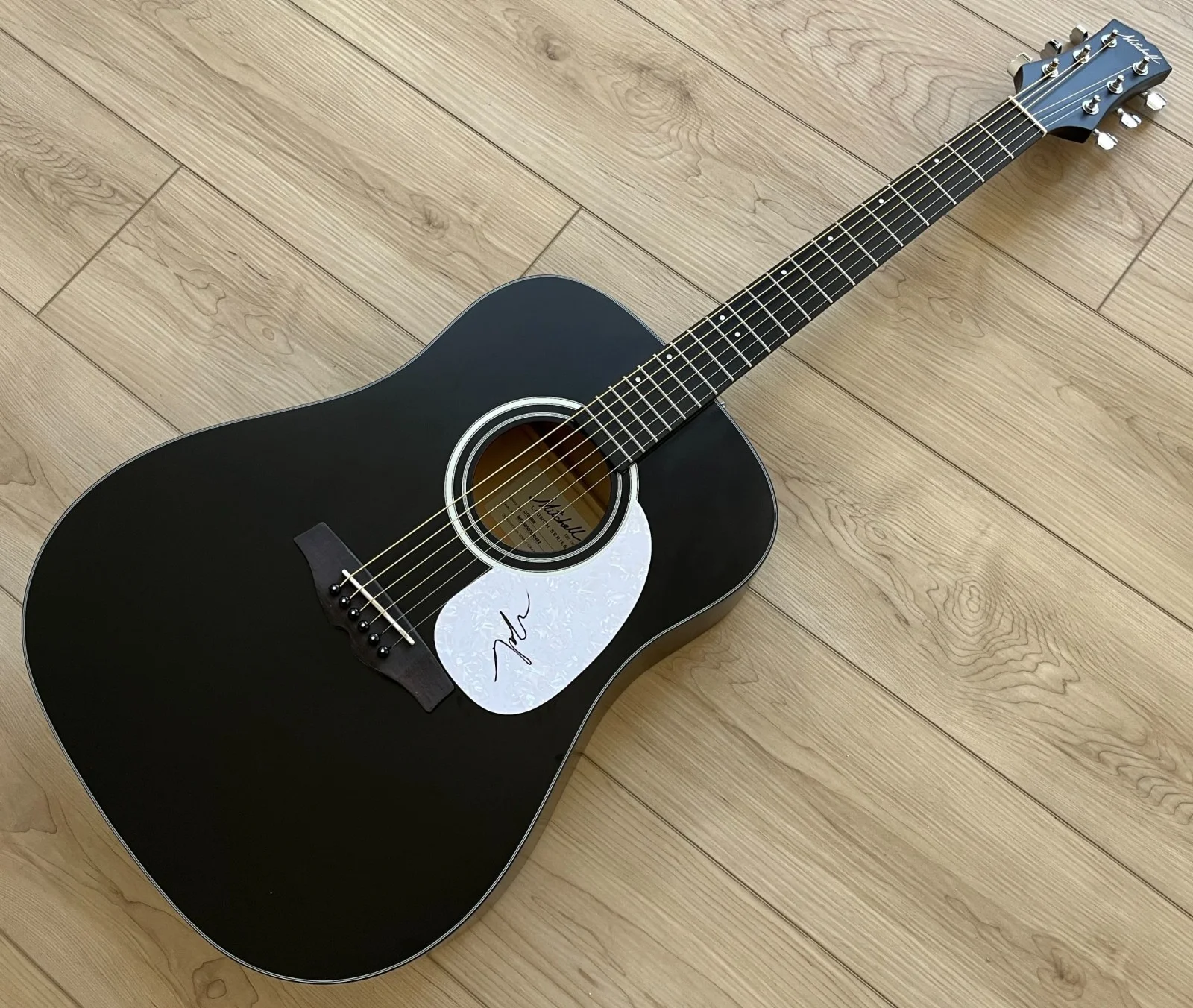 JUSTIN MOORE SIGNED AUTOGRAPH 41" ACOUSTIC GUITAR w/EXACT PROOF & COA, изображение 2