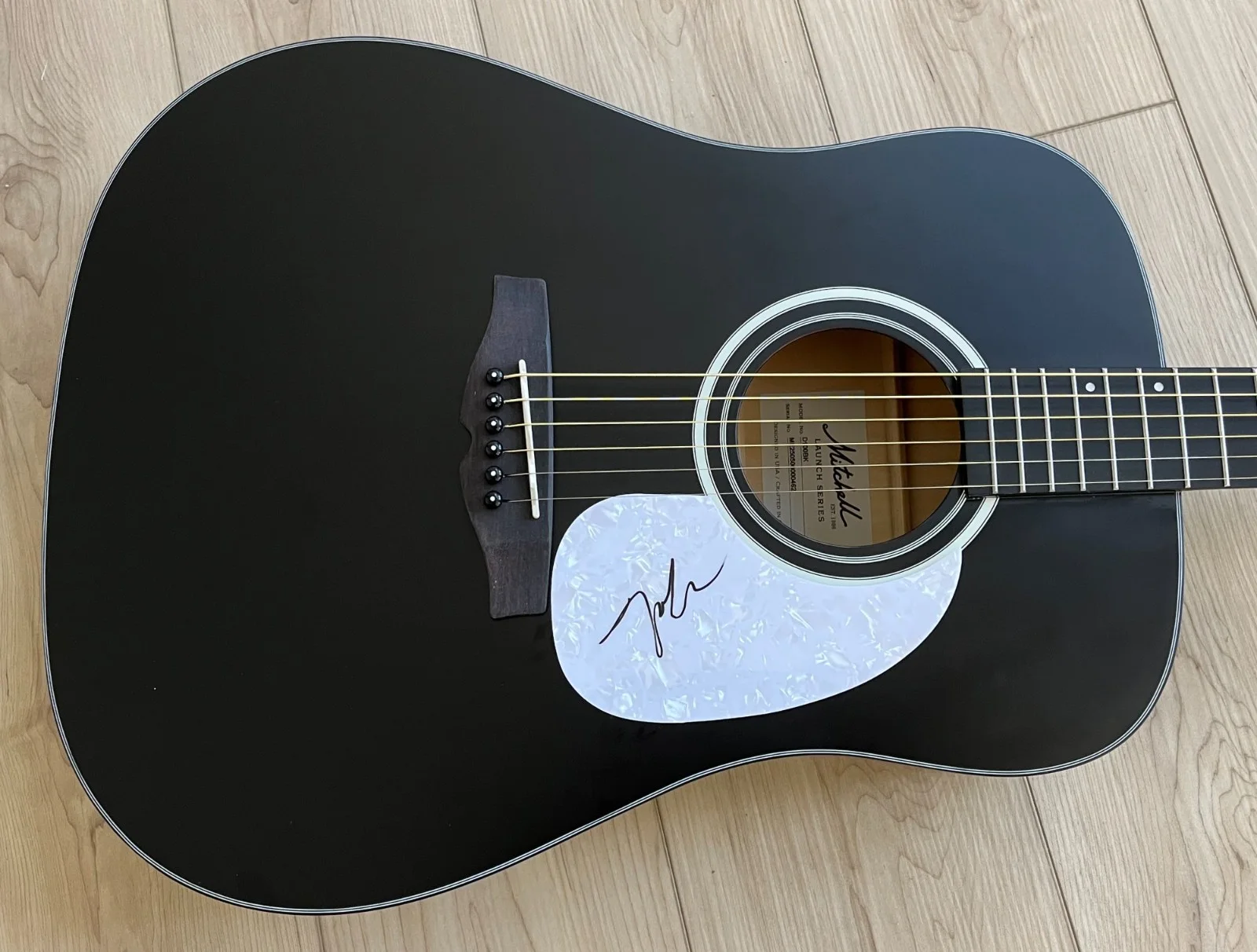 JUSTIN MOORE SIGNED AUTOGRAPH 41" ACOUSTIC GUITAR w/EXACT PROOF & COA, изображение 5