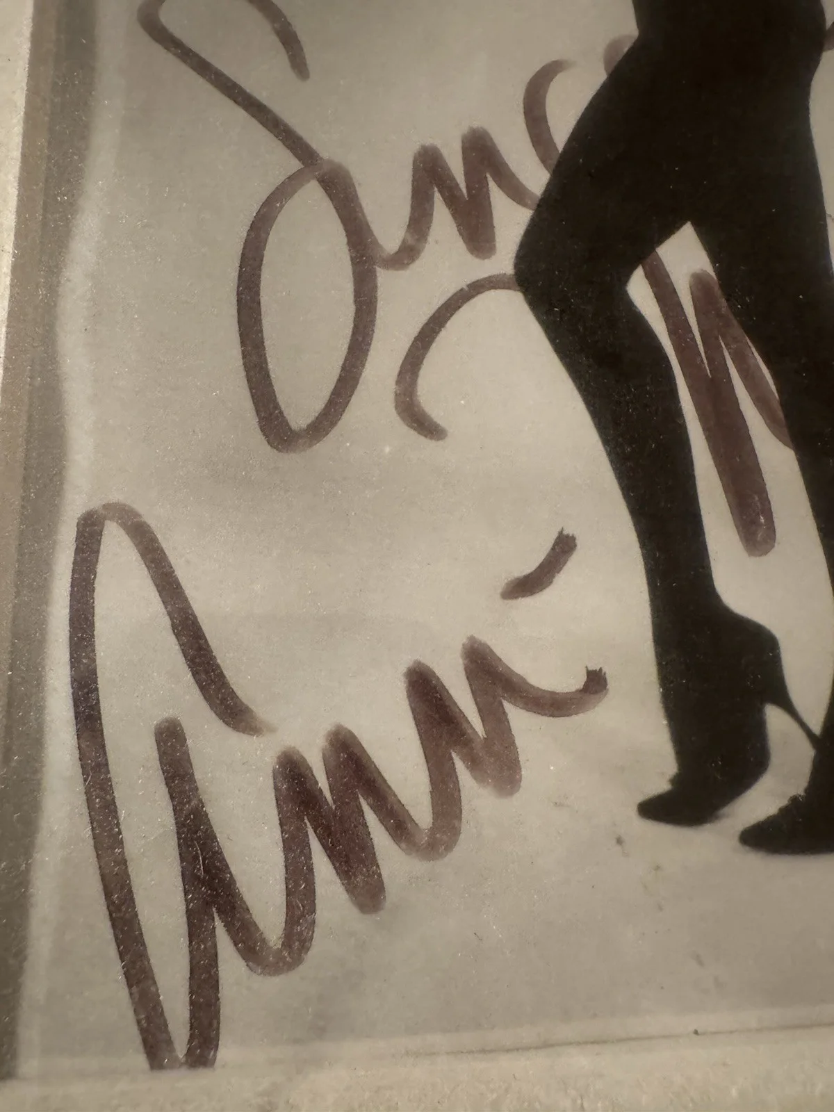 Ann Margaret — VINTAGE ANN MARGARET HAND SIGNED B&W FRAMED PHOTO, изображение 2