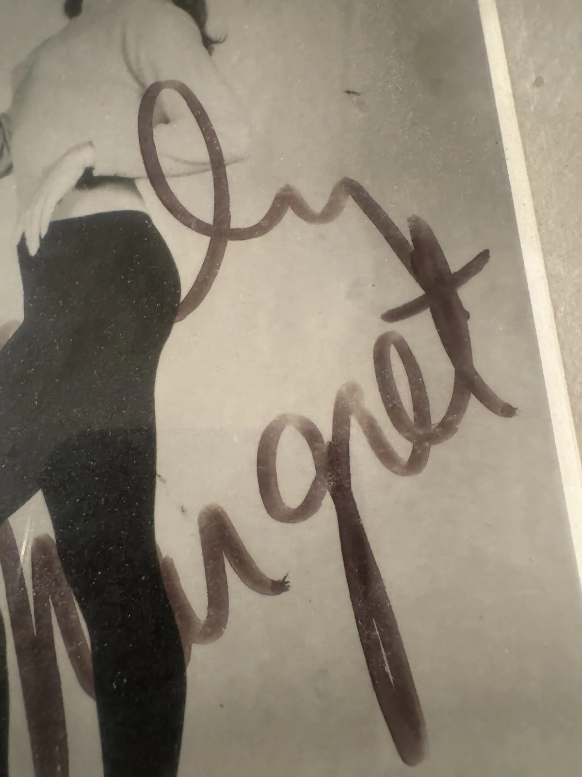 Ann Margaret — VINTAGE ANN MARGARET HAND SIGNED B&W FRAMED PHOTO, изображение 3