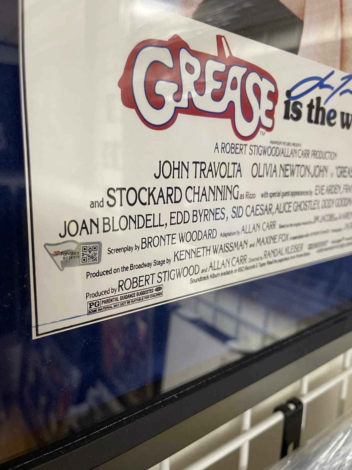 John Travolta — John Travolta Autographed Grease Cover Photo w/ Fanatics COA 17x23, изображение 3