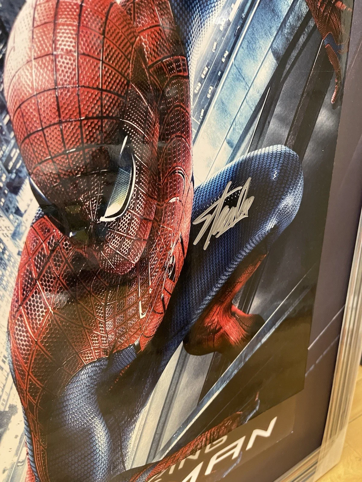 Stan Lee — Stan Lee Signed Spider-Man Movie 20x16 Photo Double Floated Design, 34.5x30.5, изображение 2