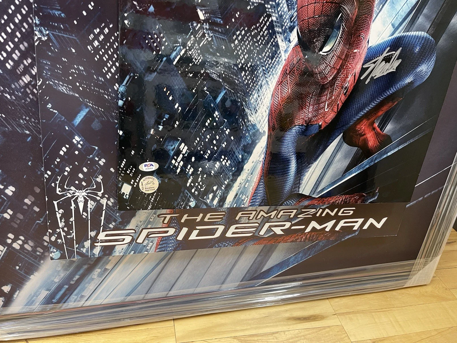 Stan Lee — Stan Lee Signed Spider-Man Movie 20x16 Photo Double Floated Design, 34.5x30.5, изображение 4