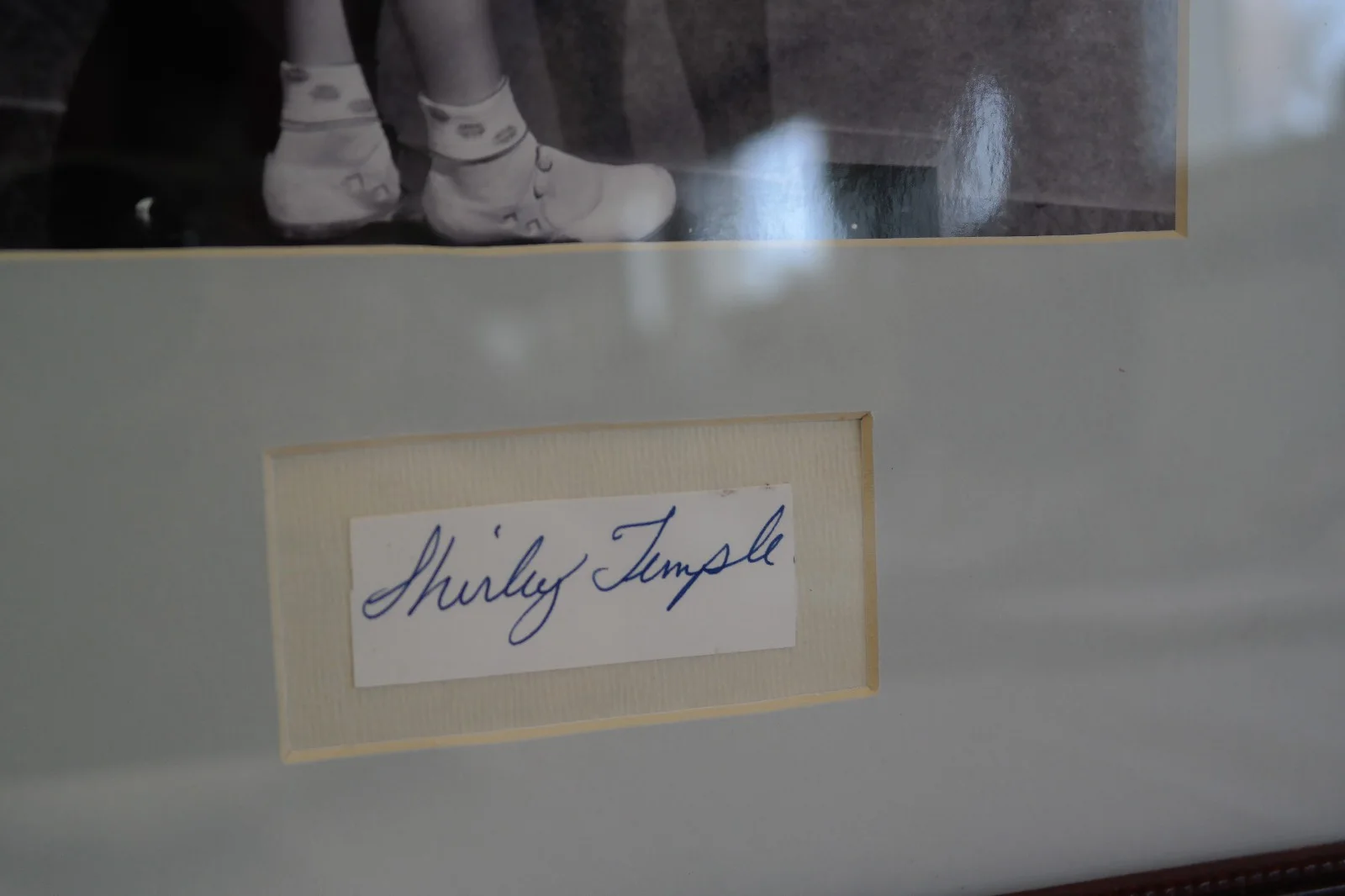 SHIRLEY TEMPLE - Child Star - Framed Photo w/ Autograph - 1930's, image 2