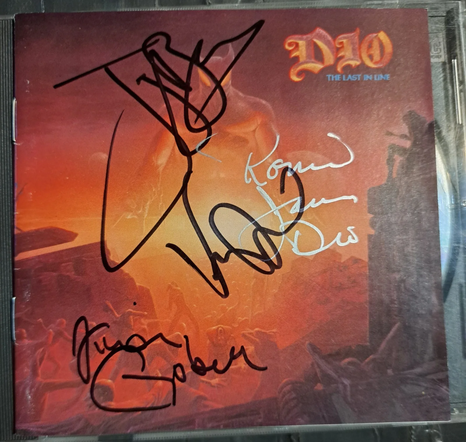 Dio - The Last In Line CD - Autographed/Signed By Ronnie James Dio & Band, изображение 2