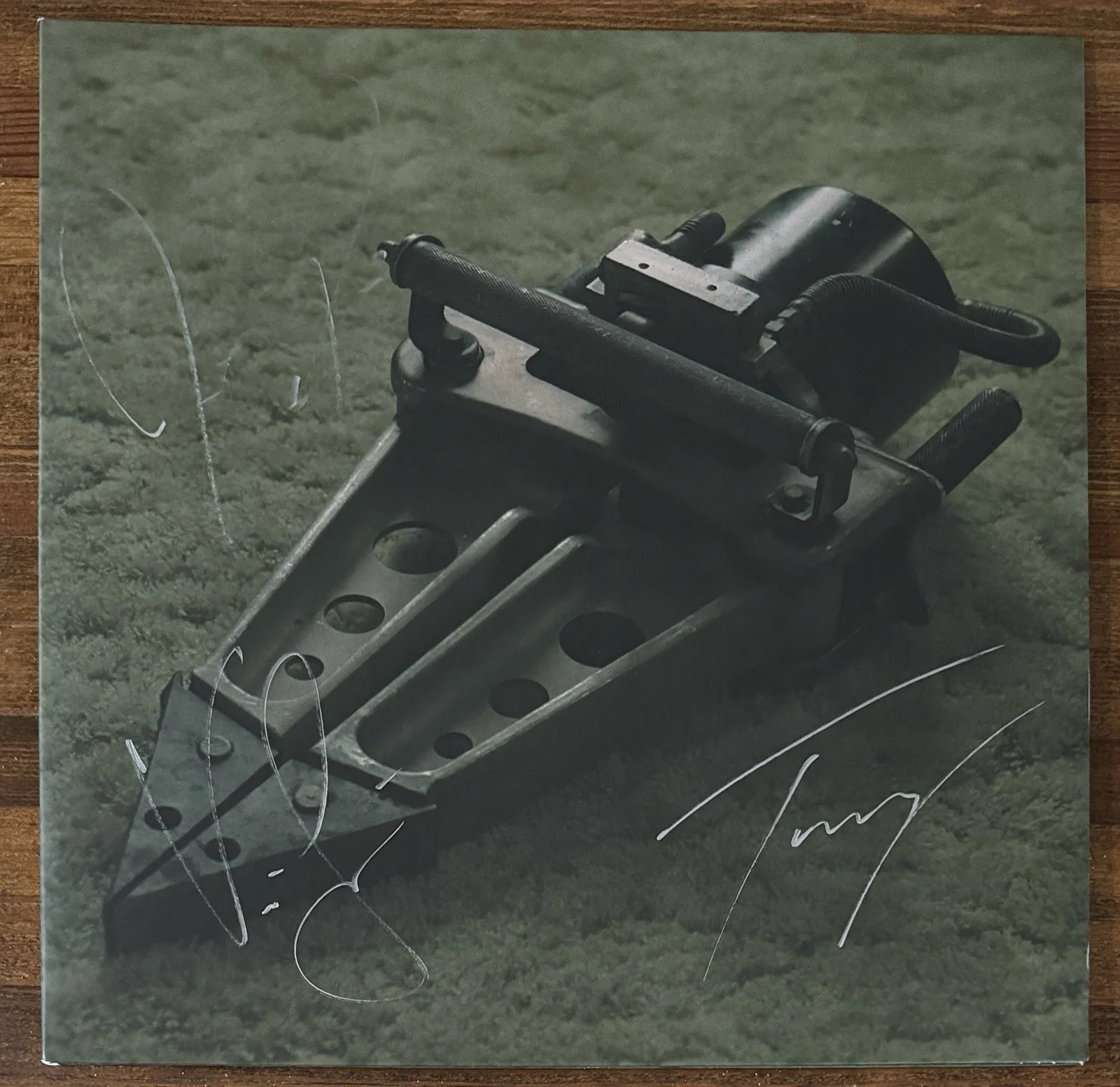 Pierce The Veil — PIERCE THE VEIL SIGNED THE JAWS OF LIFE VINYL JACKET COVER BECKETT BAS COA AUTO, изображение 2