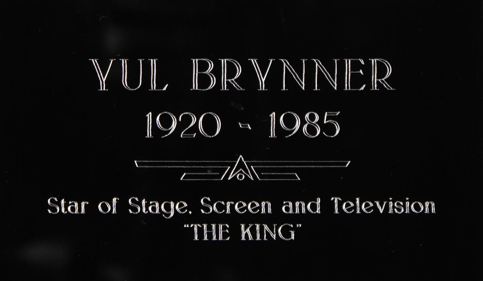 Yul Brynner — YUL BRYNNER - PHOTOGRAPH SIGNED, image 4