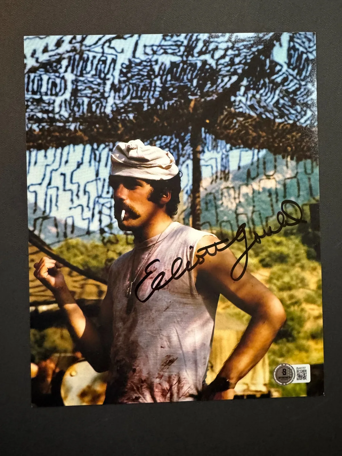Elliott Gould — Elliott Gould Hot! autographed signed classic MASH 8x10 photo Beckett BAS coa