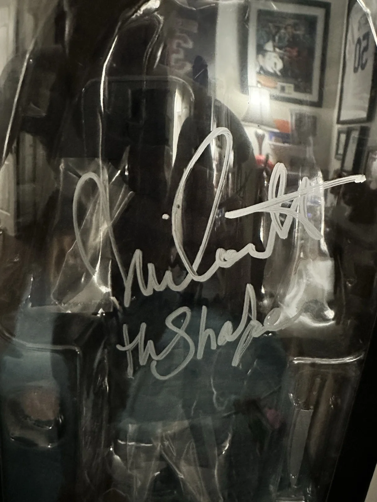 nick castle — Halloween Michael Myers Nick Castle Signed Trick Or Treat 12 Inch Collectible, изображение 3
