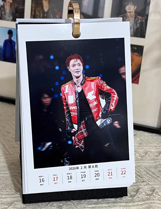 Zhang Yixing 张艺兴 2026 Celebrity photo desk calendar ornament, изображение 3