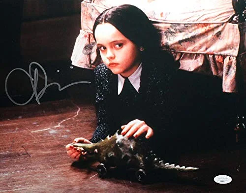 Christina Ricci — Christina Ricci Autographed 11x14 Photo Addams Family Under Chair - JSA Auth *S, изображение 3