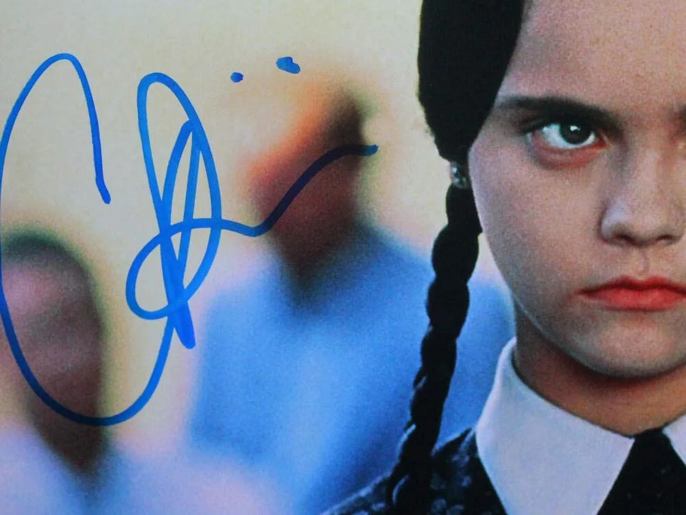 Christina Ricci — Christina Ricci Autographed 11x14 Photo Addams Family Close Up - JSA Auth *Blue, изображение 4