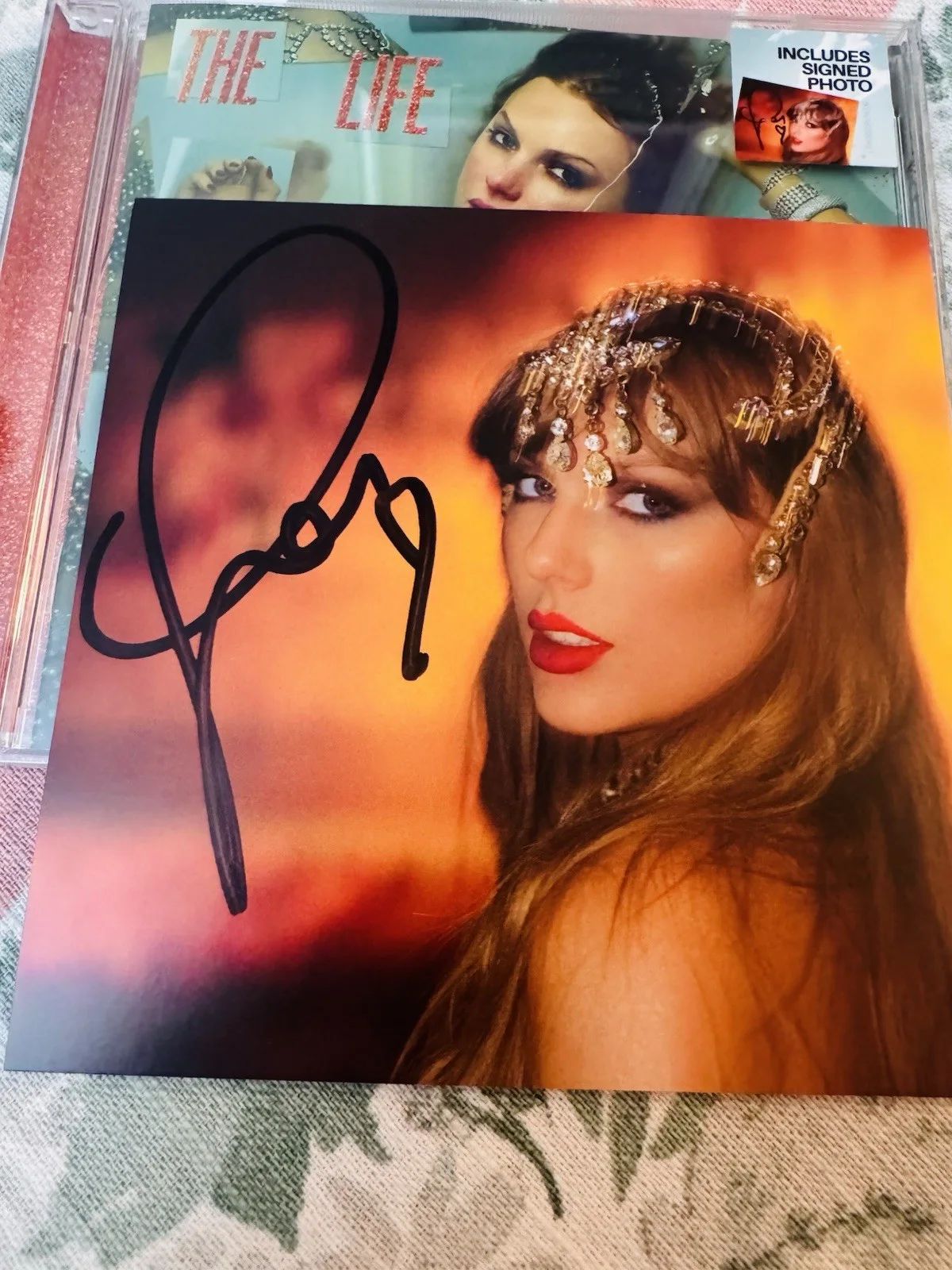 Taylor Swift The Life of a Showgirl CD OFFICIAL Hand Signed Photo 1, изображение 2