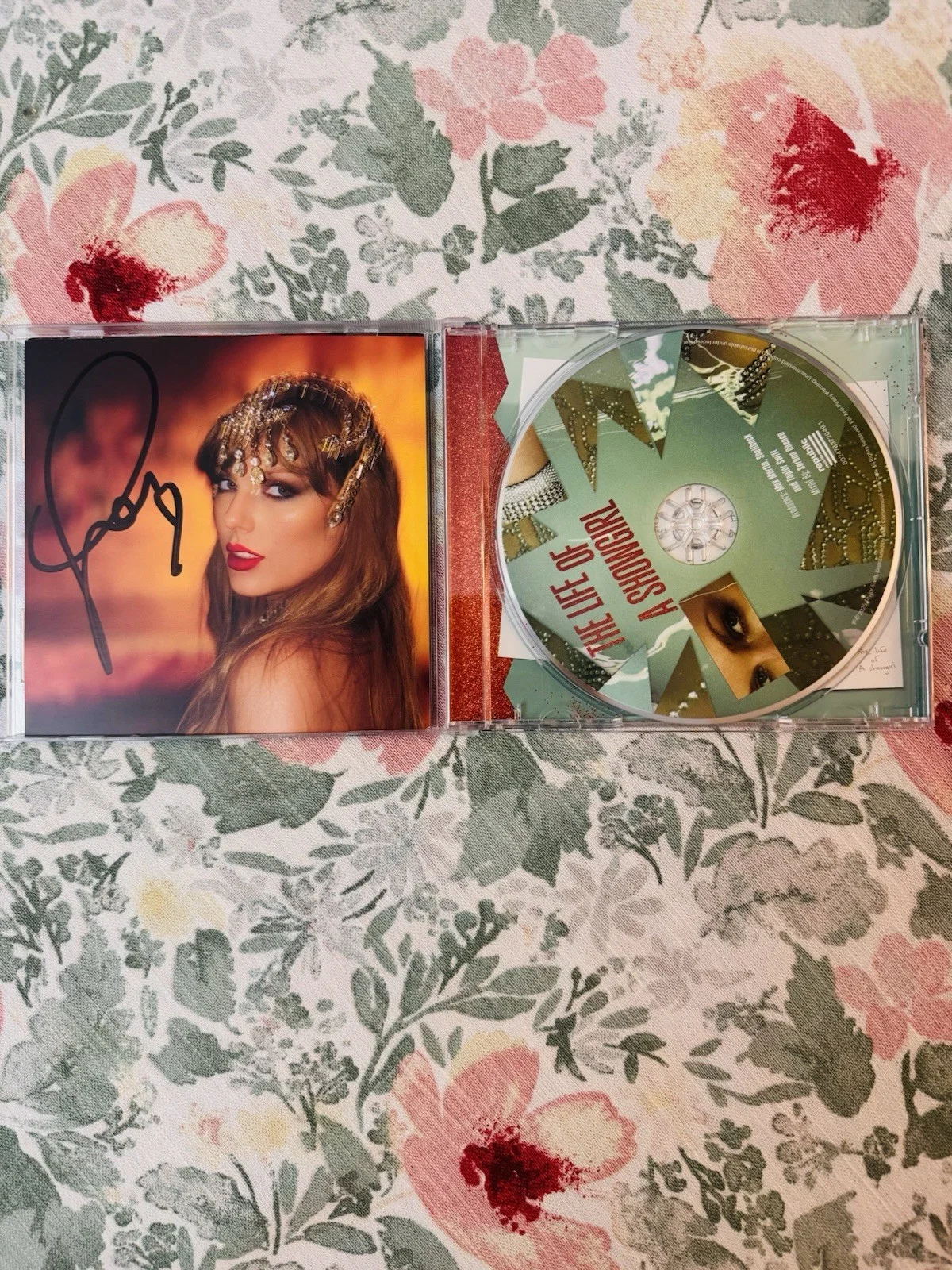 Taylor Swift The Life of a Showgirl CD OFFICIAL Hand Signed Photo 1, изображение 3
