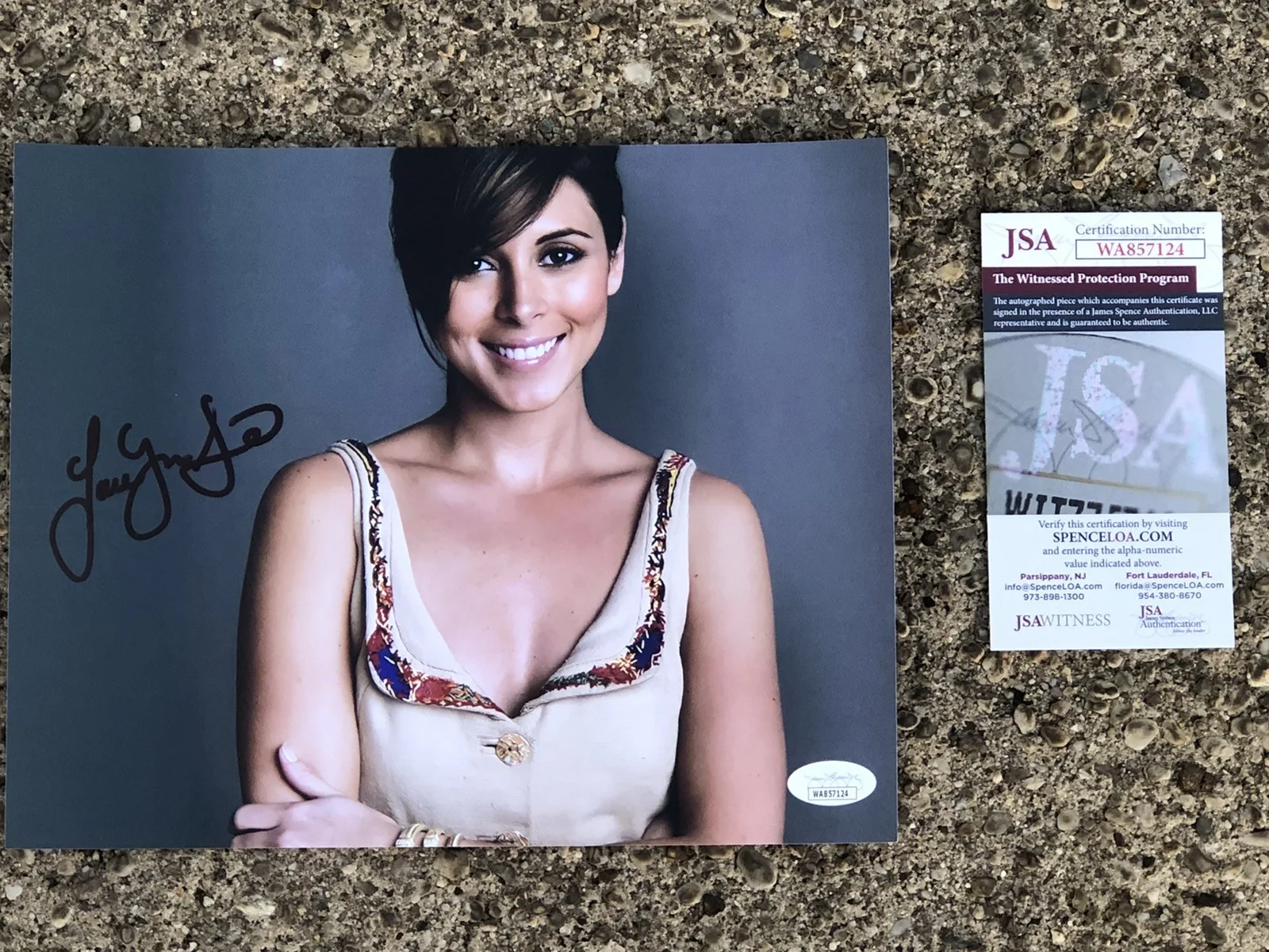 Jamie Lynn Sigler — JAMIE LYNN SIGLER SIGNED 8X10 AKA MEADOW SOPRANOS HBO TV SHOW SEXY PRETTY JSA