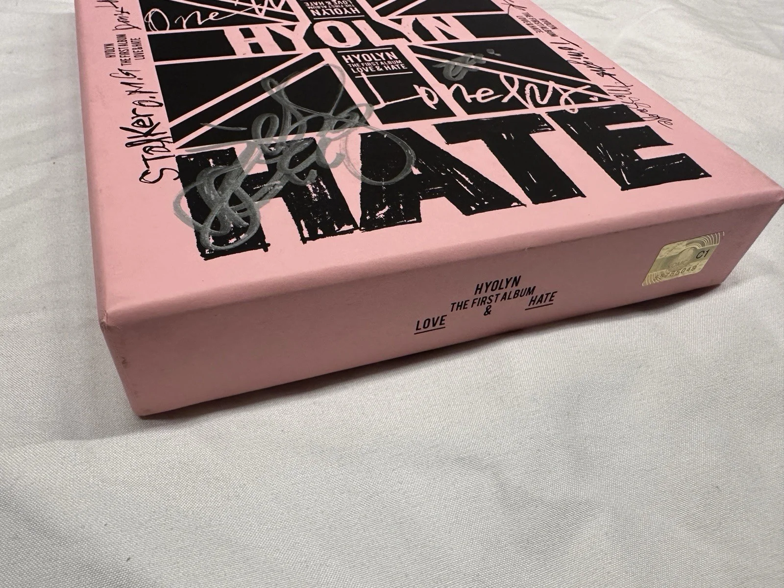 Signed Hyolyn Sistar Love and Hate Album Great Condition, image 2