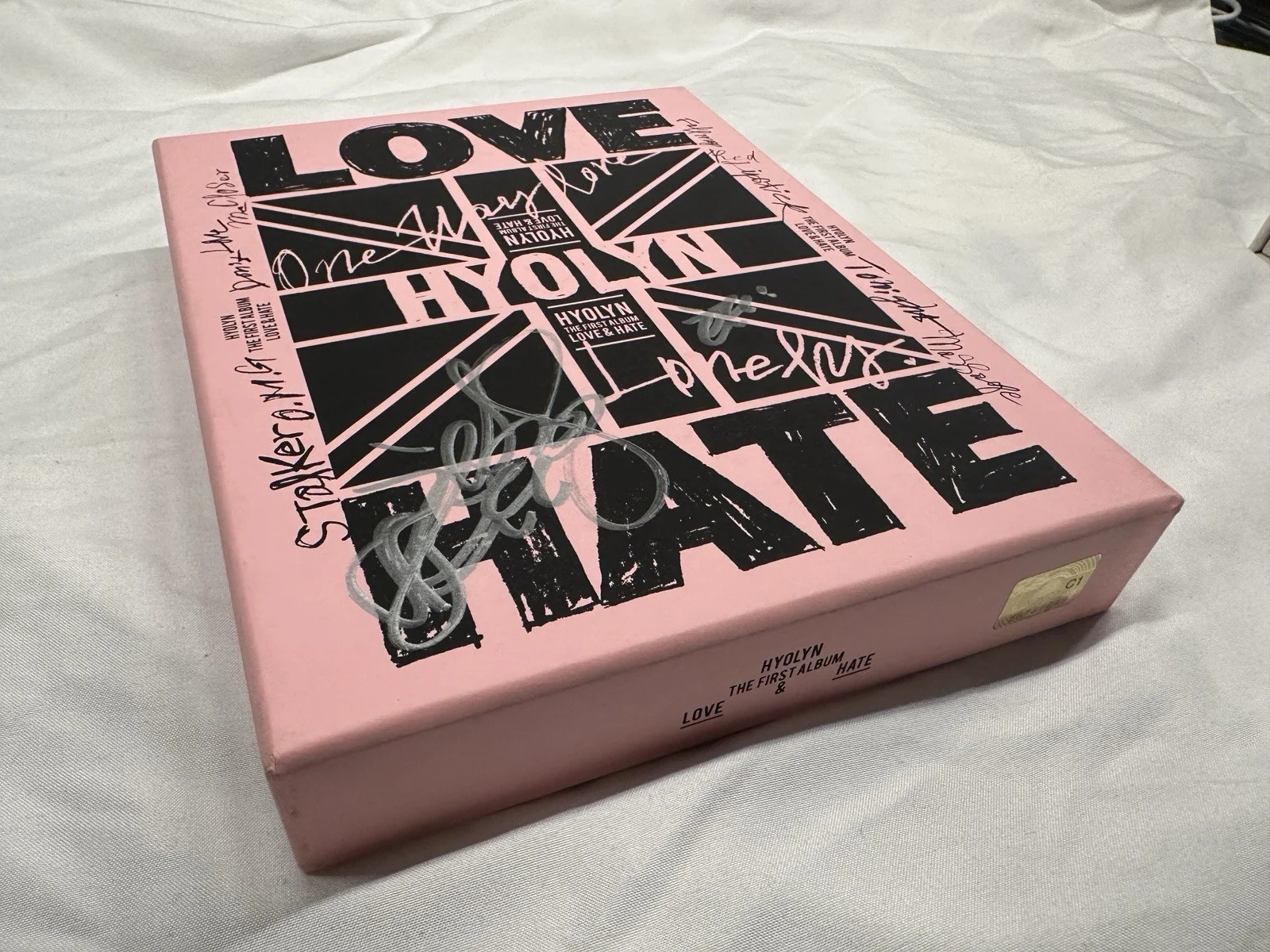 Signed Hyolyn Sistar Love and Hate Album Great Condition, image 3
