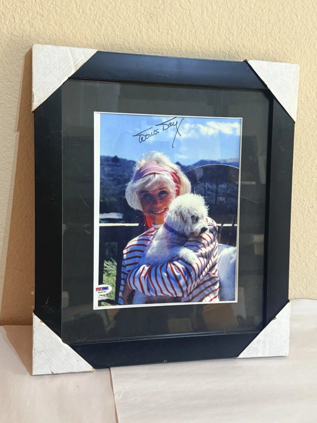 Doris Day — 2x Signed Framed Doris Day PSA DNA 8x10 Photos Autograph Vintage Authenticated, image 2