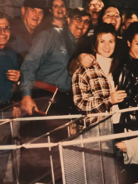 Robin, Pat & the Crew - Parting Shot Babylon 5 Signed Photo, изображение 4