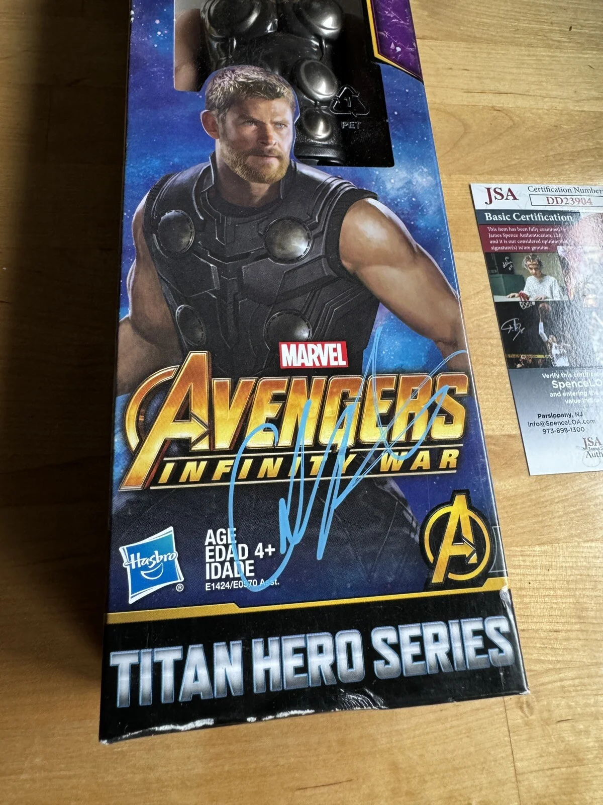 chris hemsworth — CHRIS HEMSWORTH SIGNED THOR AVENGERS INFINITY WAR TITAN HERO AUTOGRAPH JSA COA, image 2