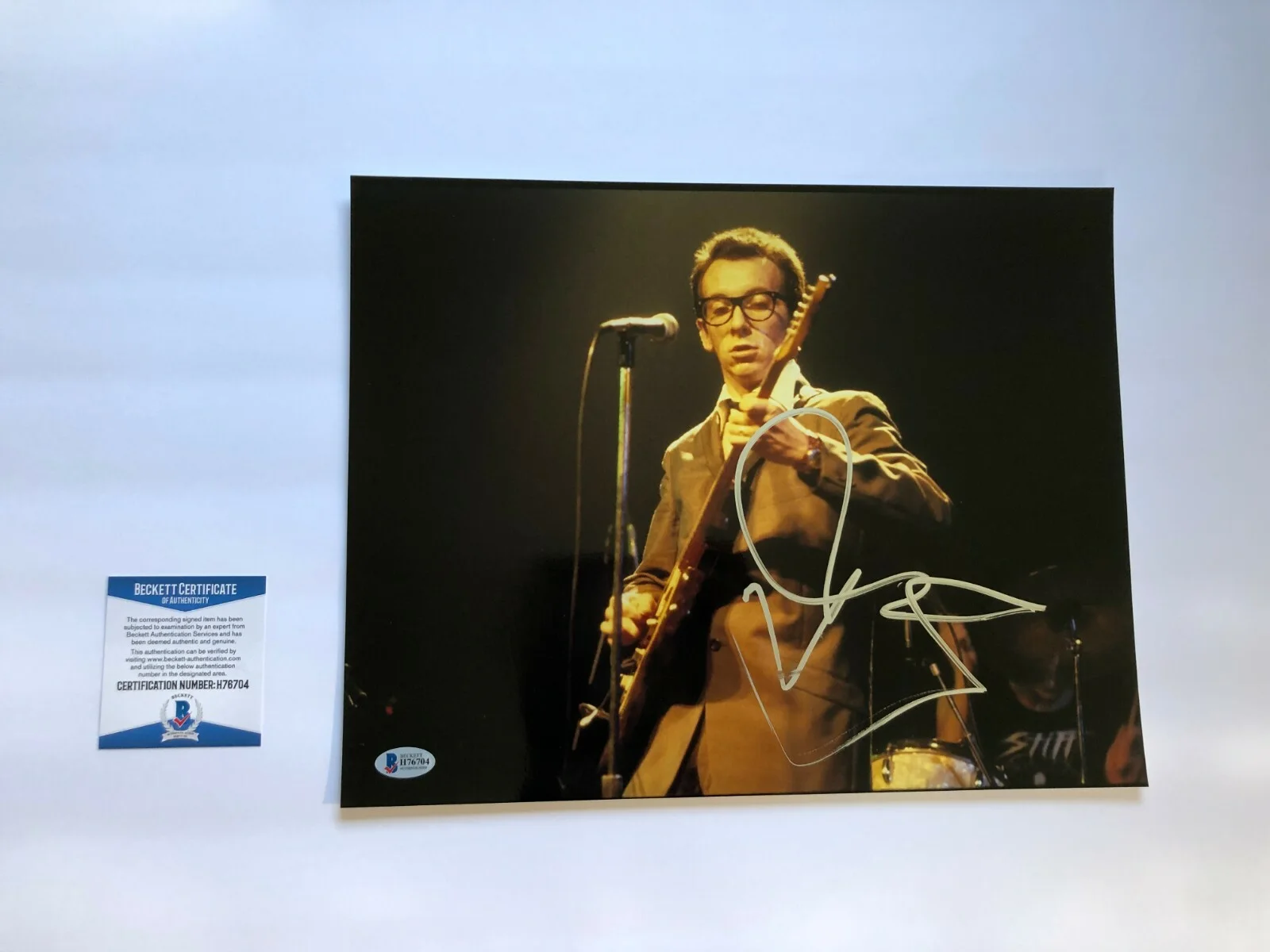 ELVIS COSTELLO SIGNED MUSIC LEGEND 11X14 PHOTO AUTOGRAPH BAS COA THE IMPOSTERS, изображение 2